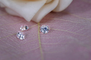 Can you tell the difference between a moissanite and a diamond?