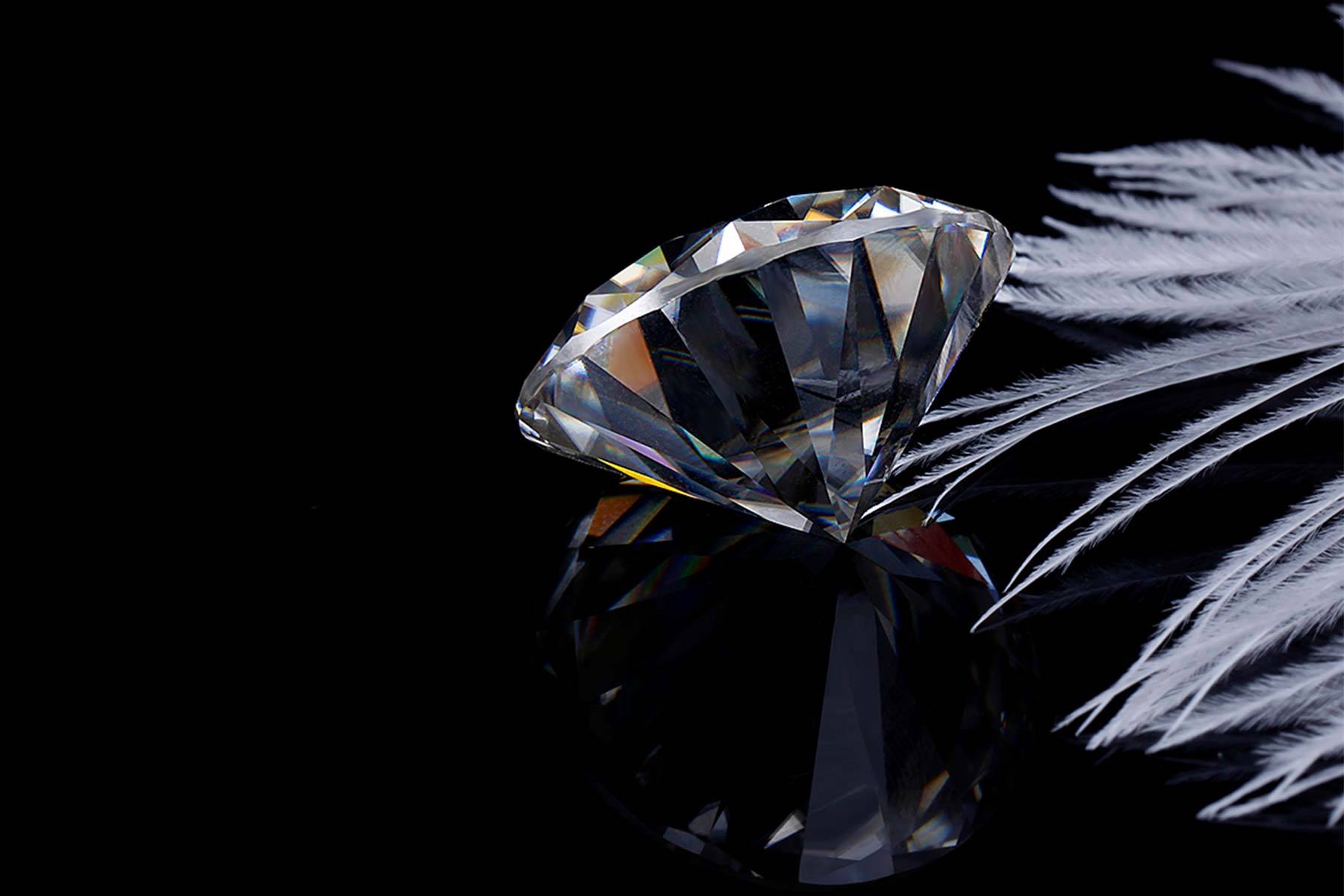 Things to consider when shopping for and buying Moissanite jewelry