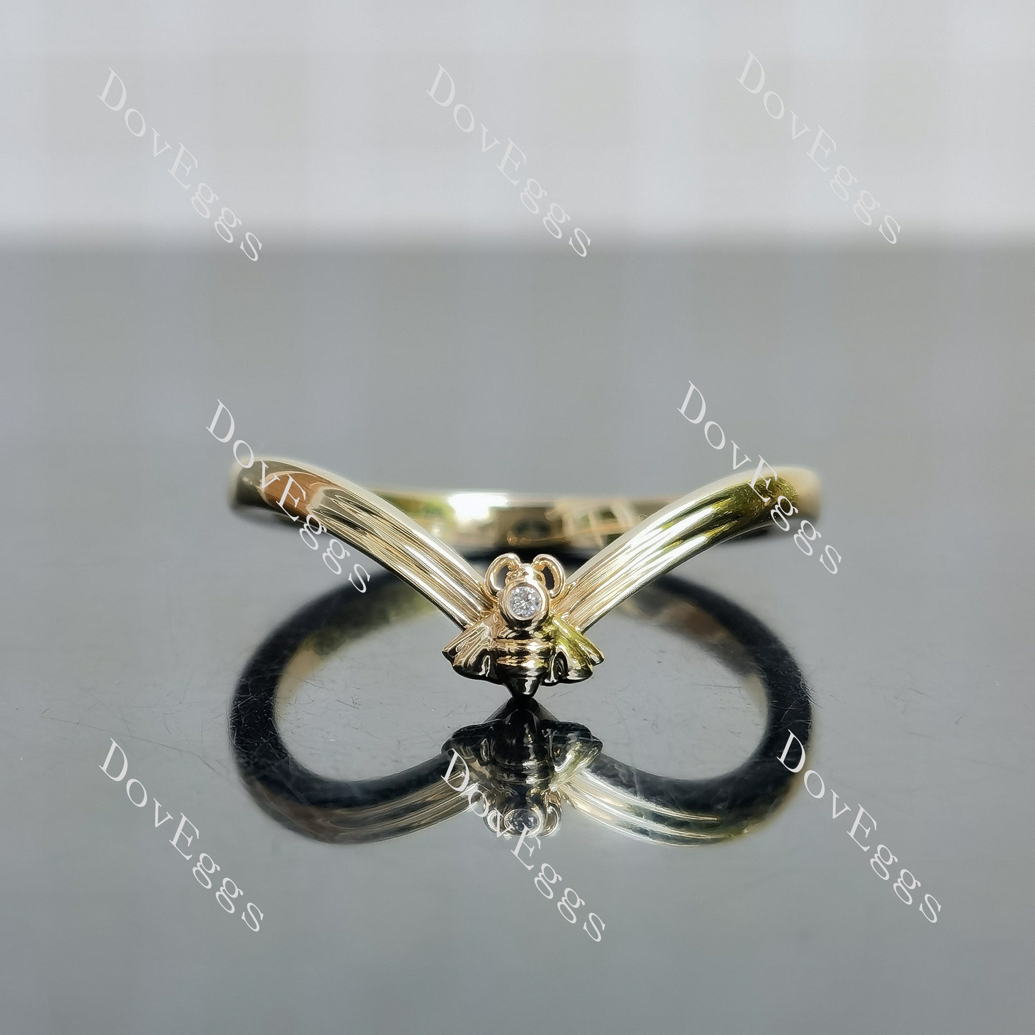 Doveggs tiny honeybee round bezel moissanite/lab grown diamond wedding band-2.2mm band width