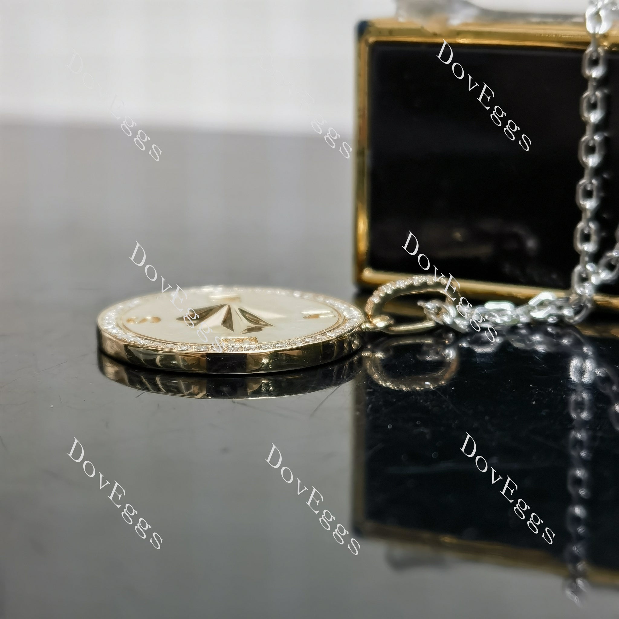 Doveggs compass round moissanite/lad grown diamond pendant necklace(pendant only)
