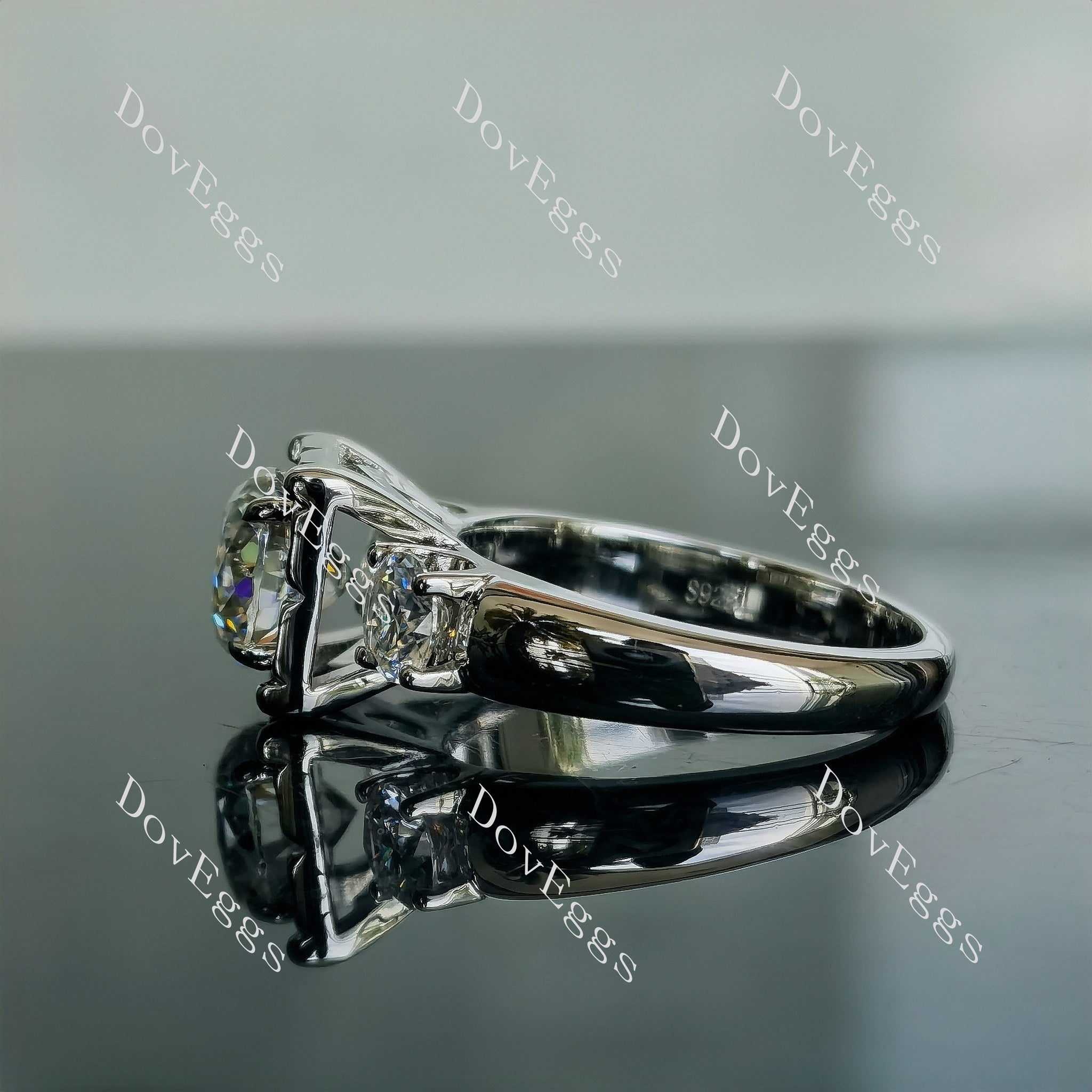 Doveggs round side-stone moissanite bridal set (2 rings)