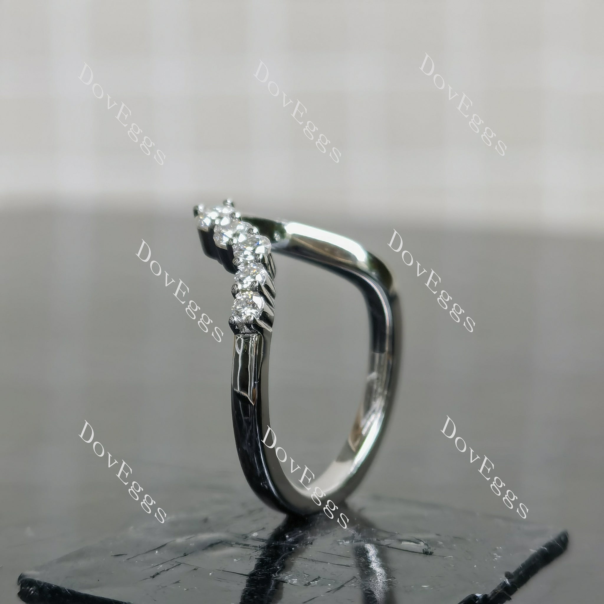 (size 5.75) Doveggs round moissanite wedding band