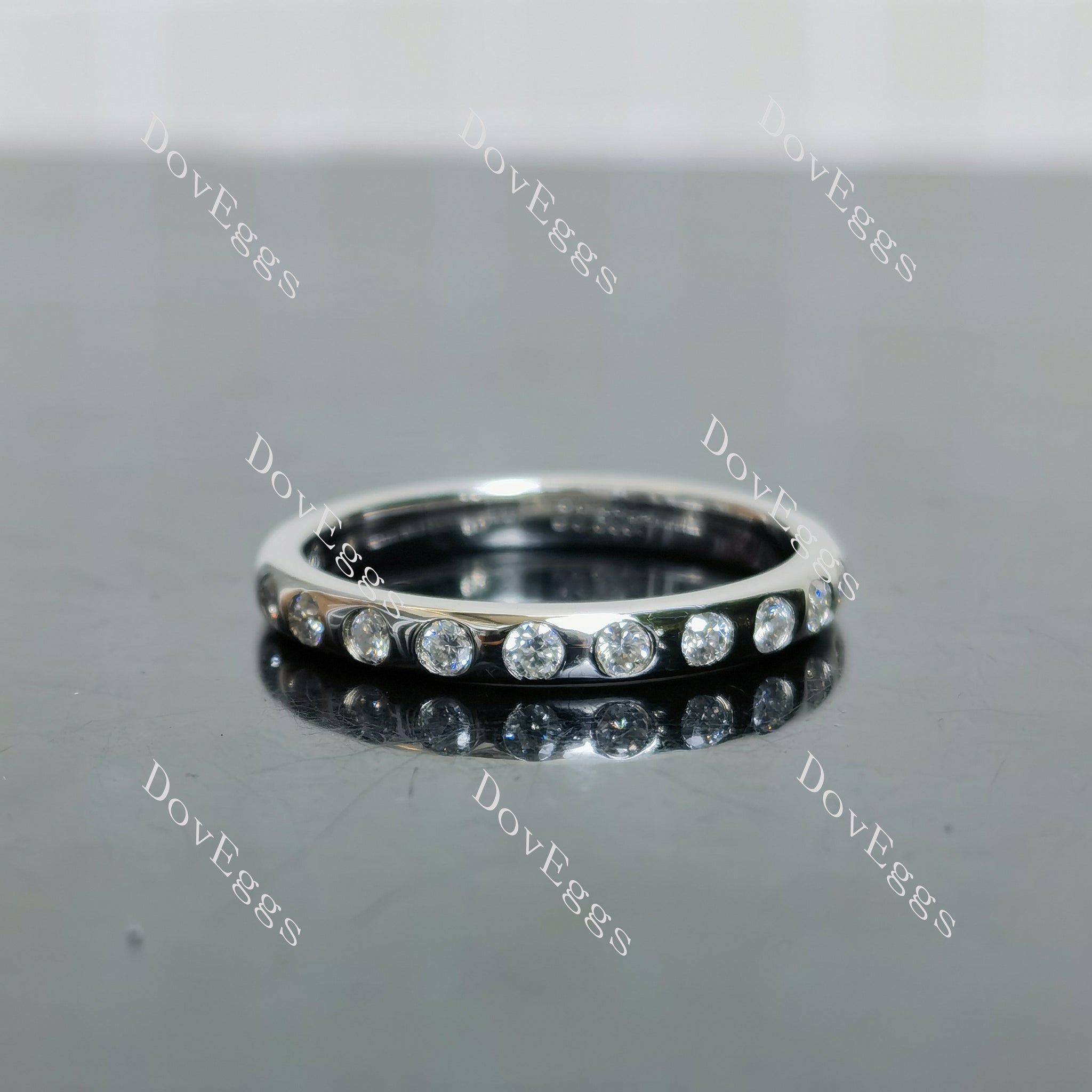 (size 7.25) Doveggs sterling silver round moissanite wedding band