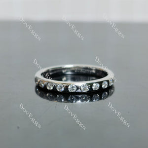 (size 7.25) Doveggs sterling silver round moissanite wedding band