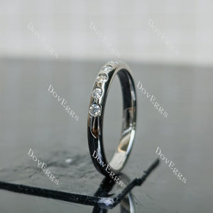 (size 7.25) Doveggs sterling silver round moissanite wedding band