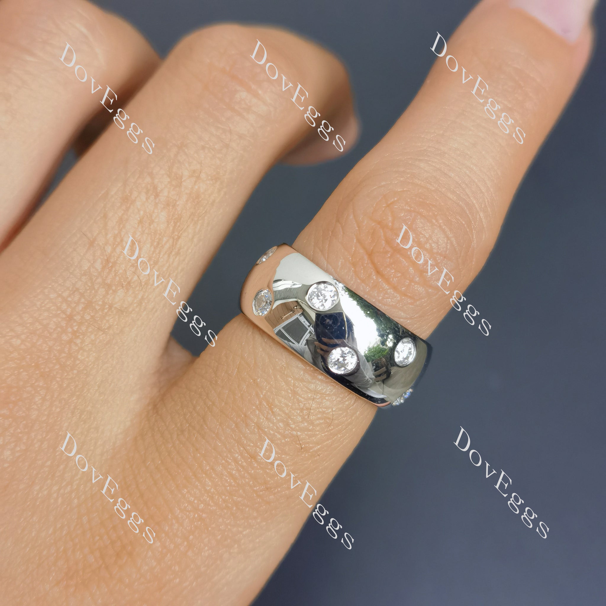 (size 5) Doveggs sterling silver round moissanite wedding band