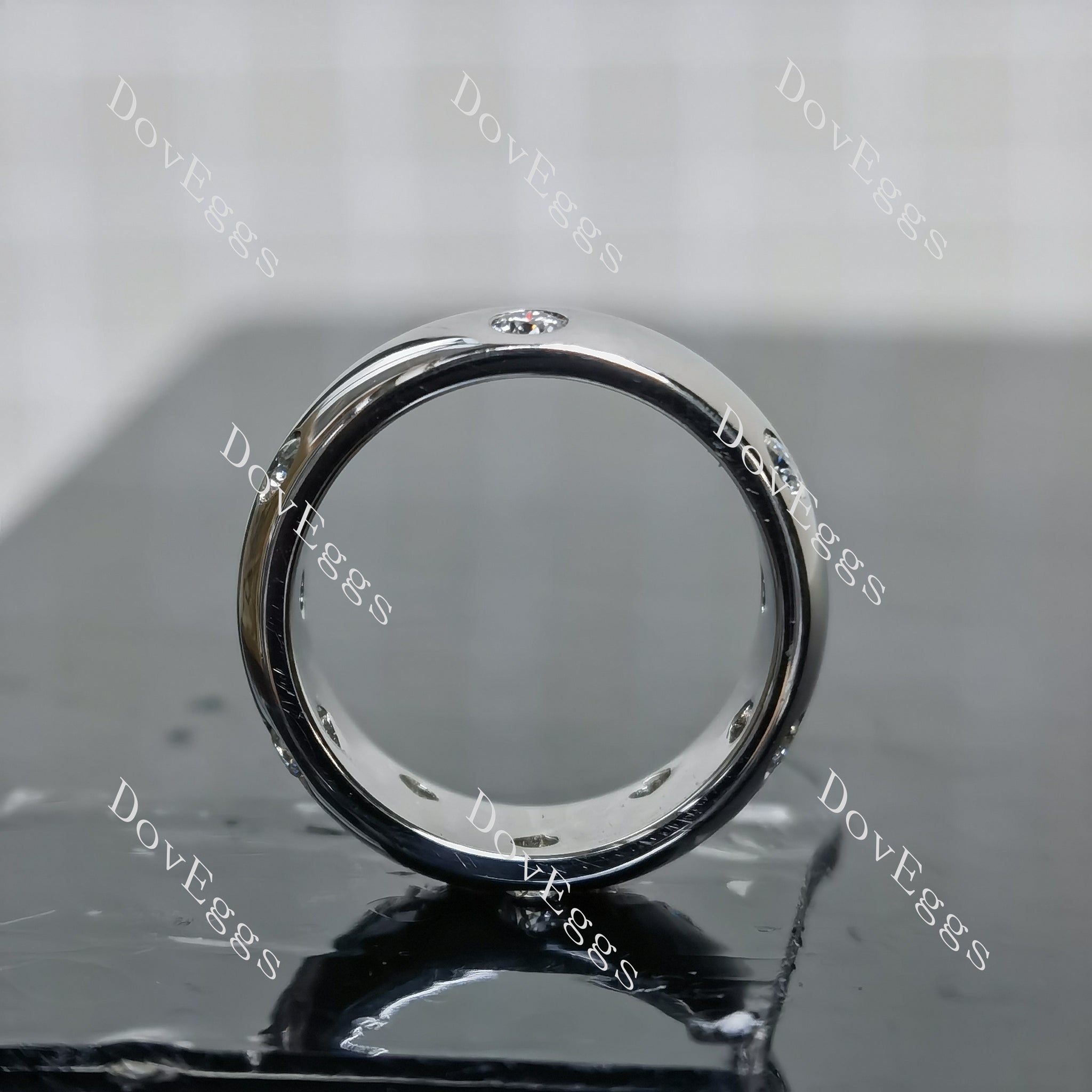 (size 5) Doveggs sterling silver round moissanite wedding band