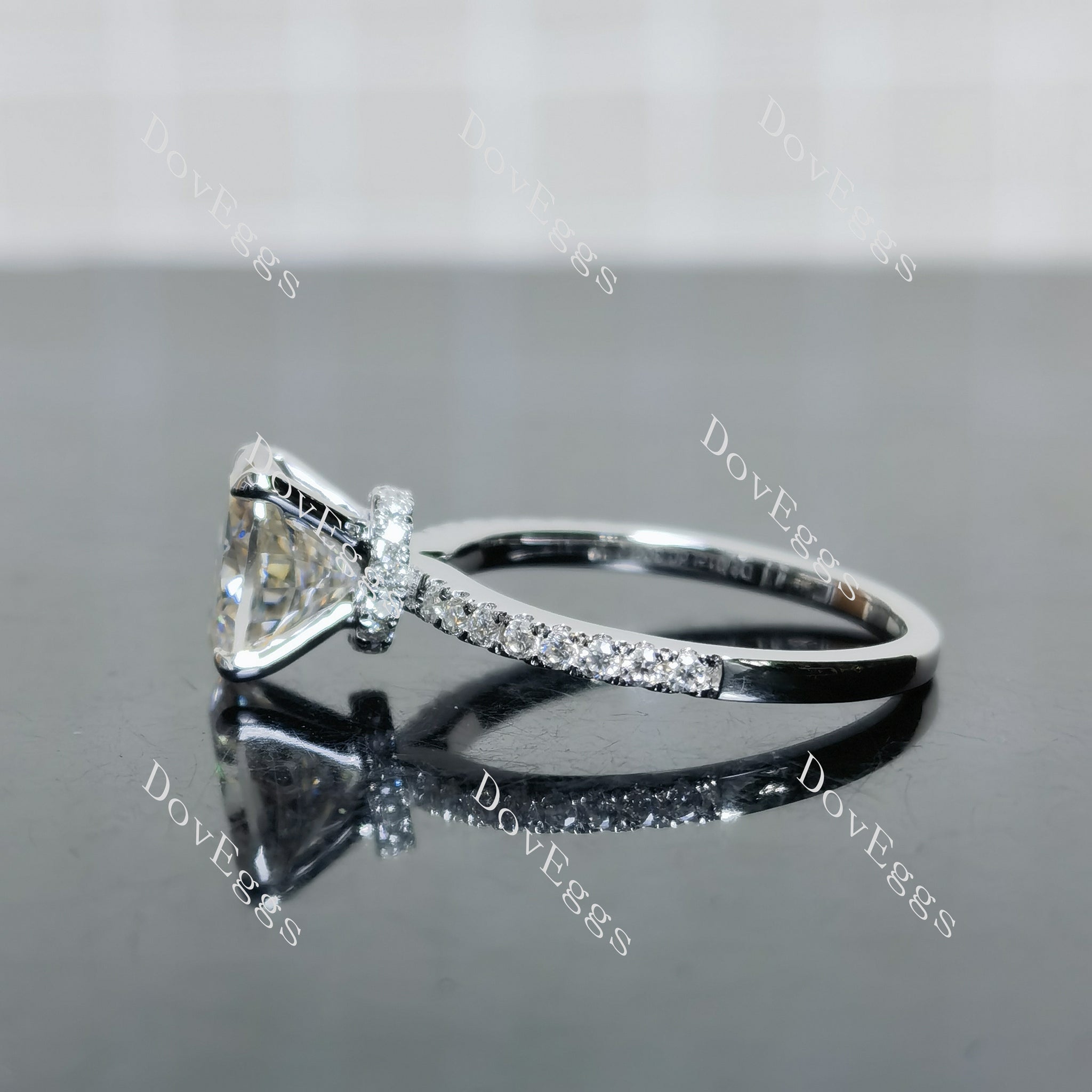 (size 7) Doveggs sterling silver 2ct Oval moissanite engagement ring