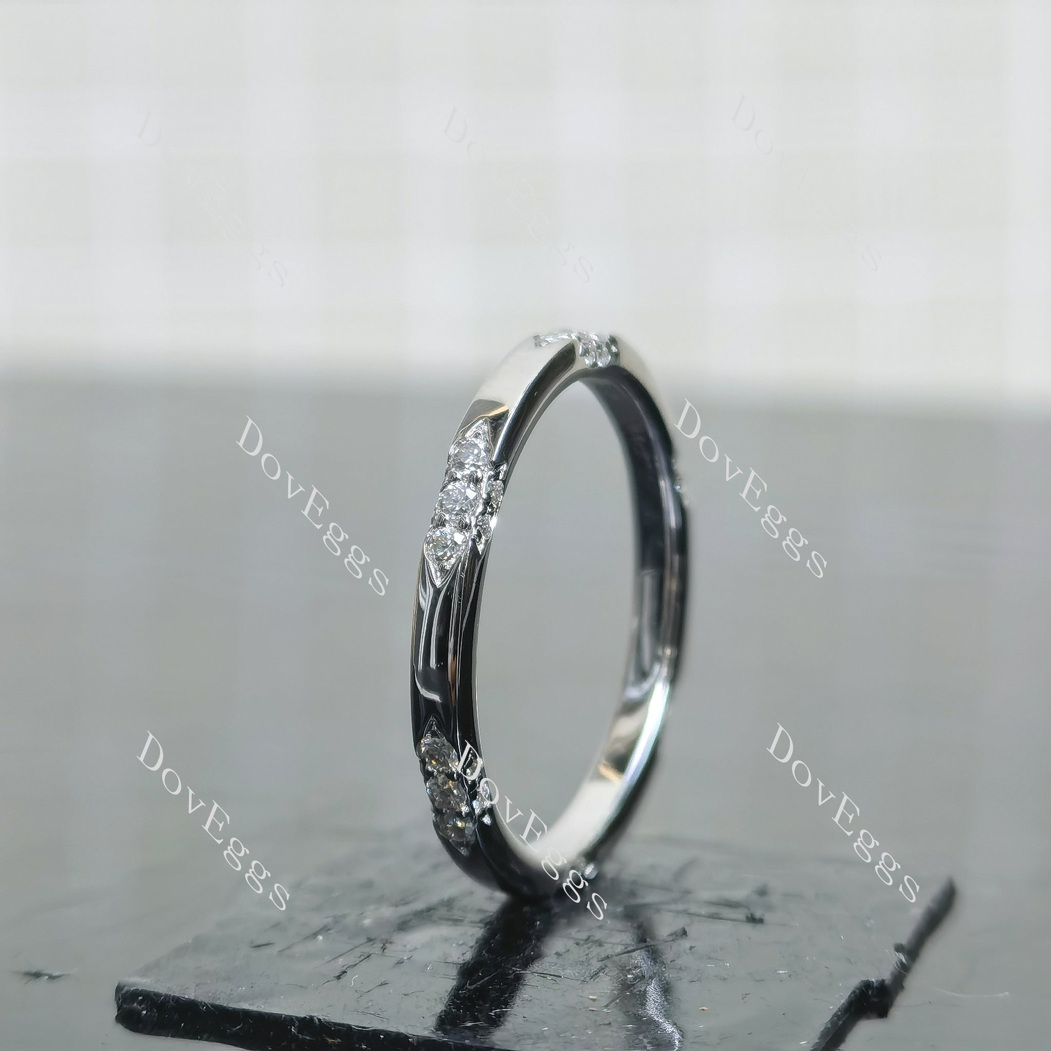 (size 9) Doveggs sterling silver round moissanite wedding band