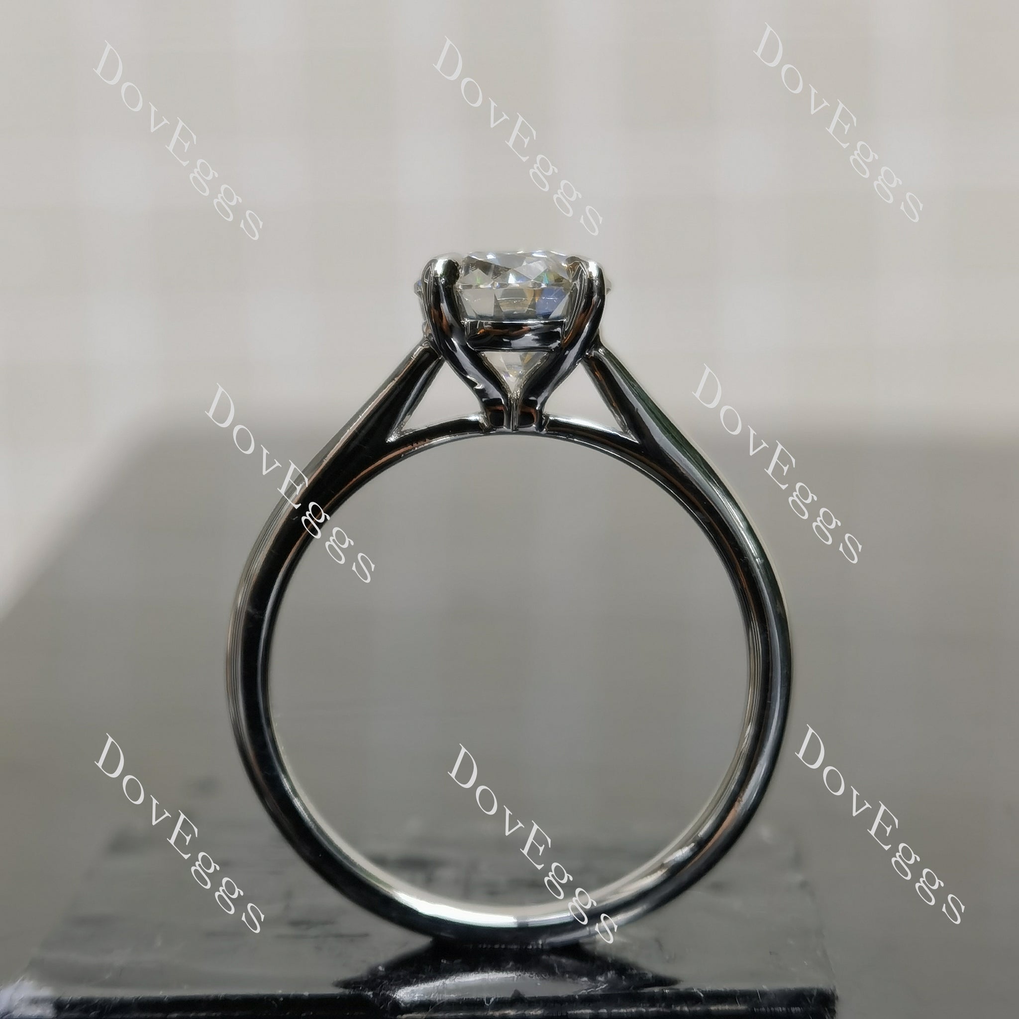 (size 8) Doveggs sterling silver 1.5ct Round moissanite engagement ring