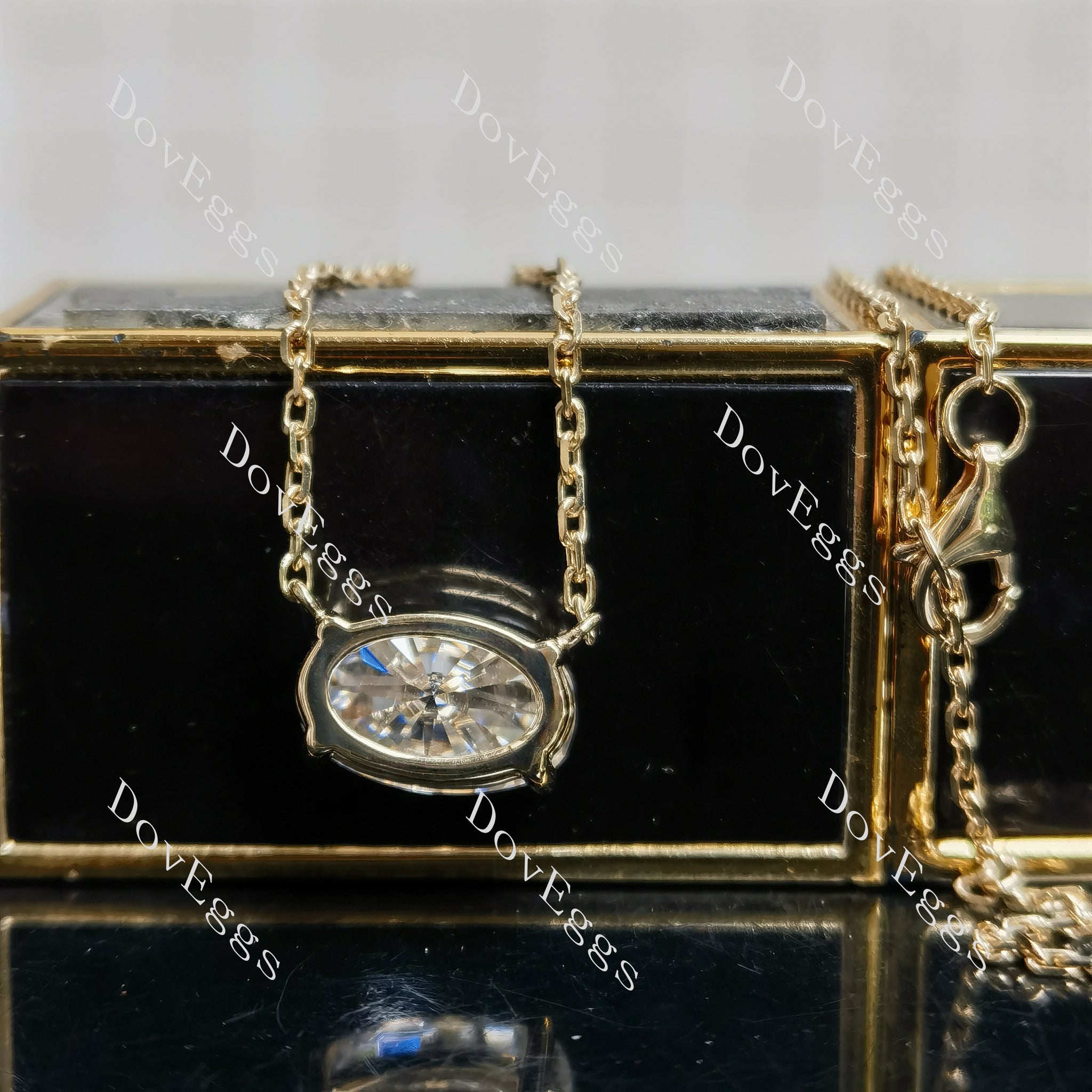 Doveggs oval east-west solitaire moissanite pendant necklace(with 18'+5 length chain)
