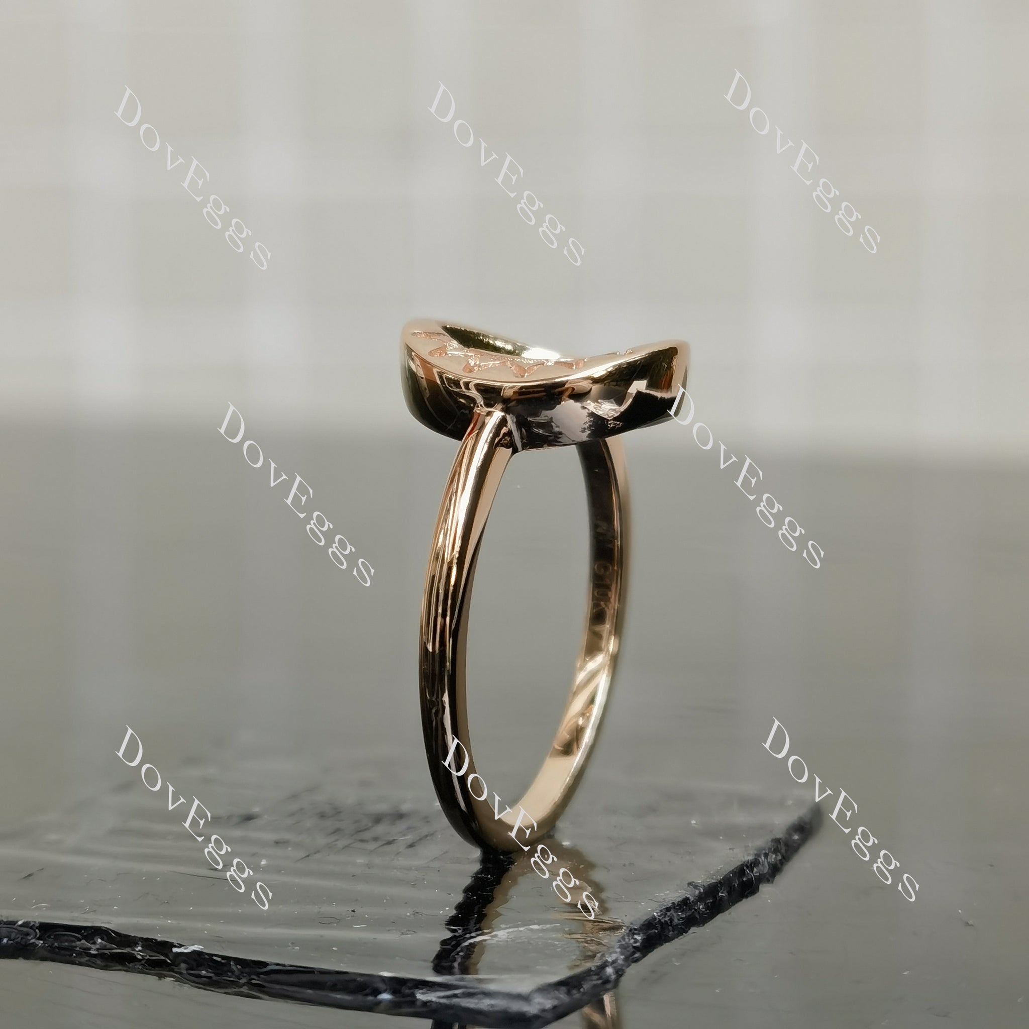 Doveggs moon hollow out engagement ring