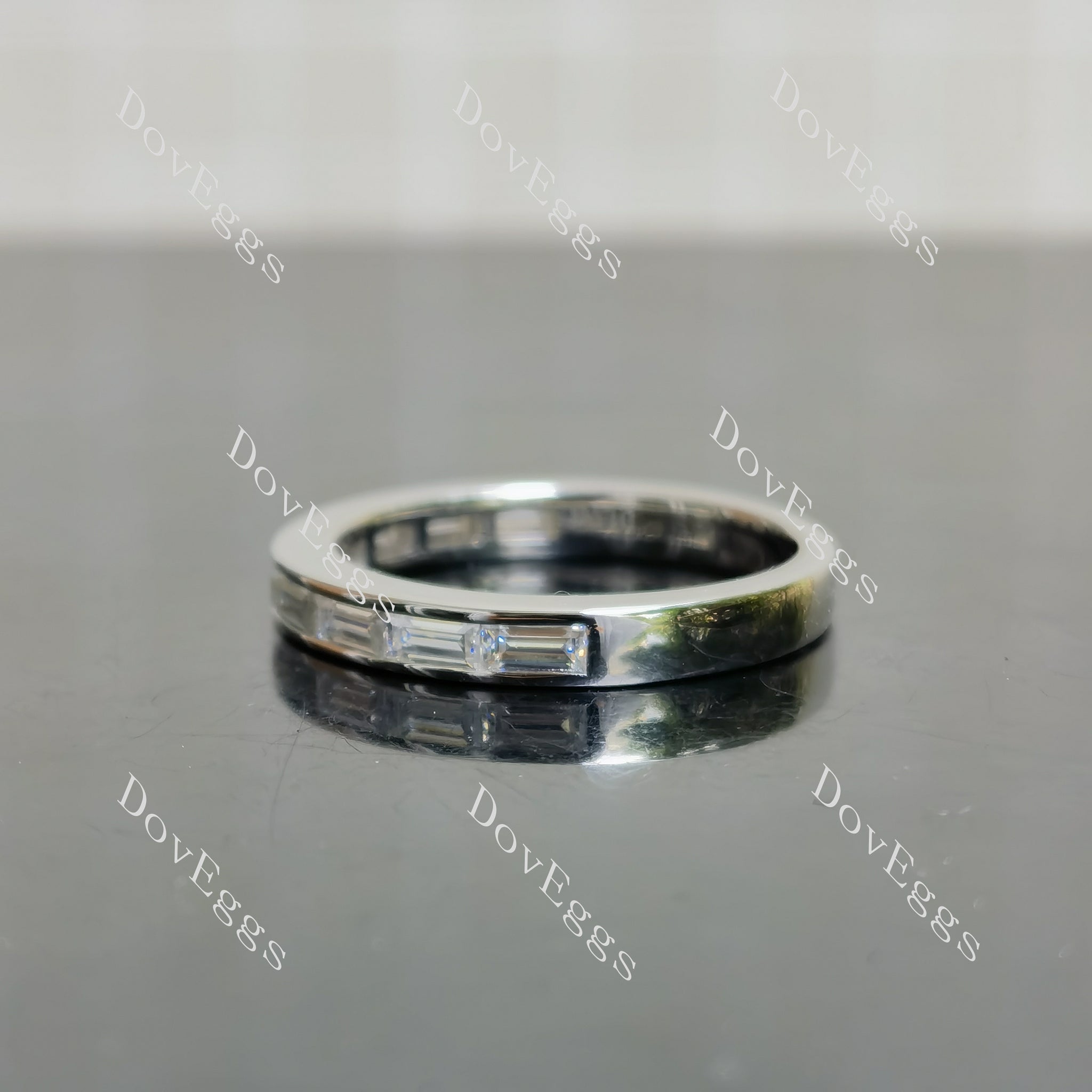 Doveggs round vintage delicate side stones moissanite bridal set (2 rings)