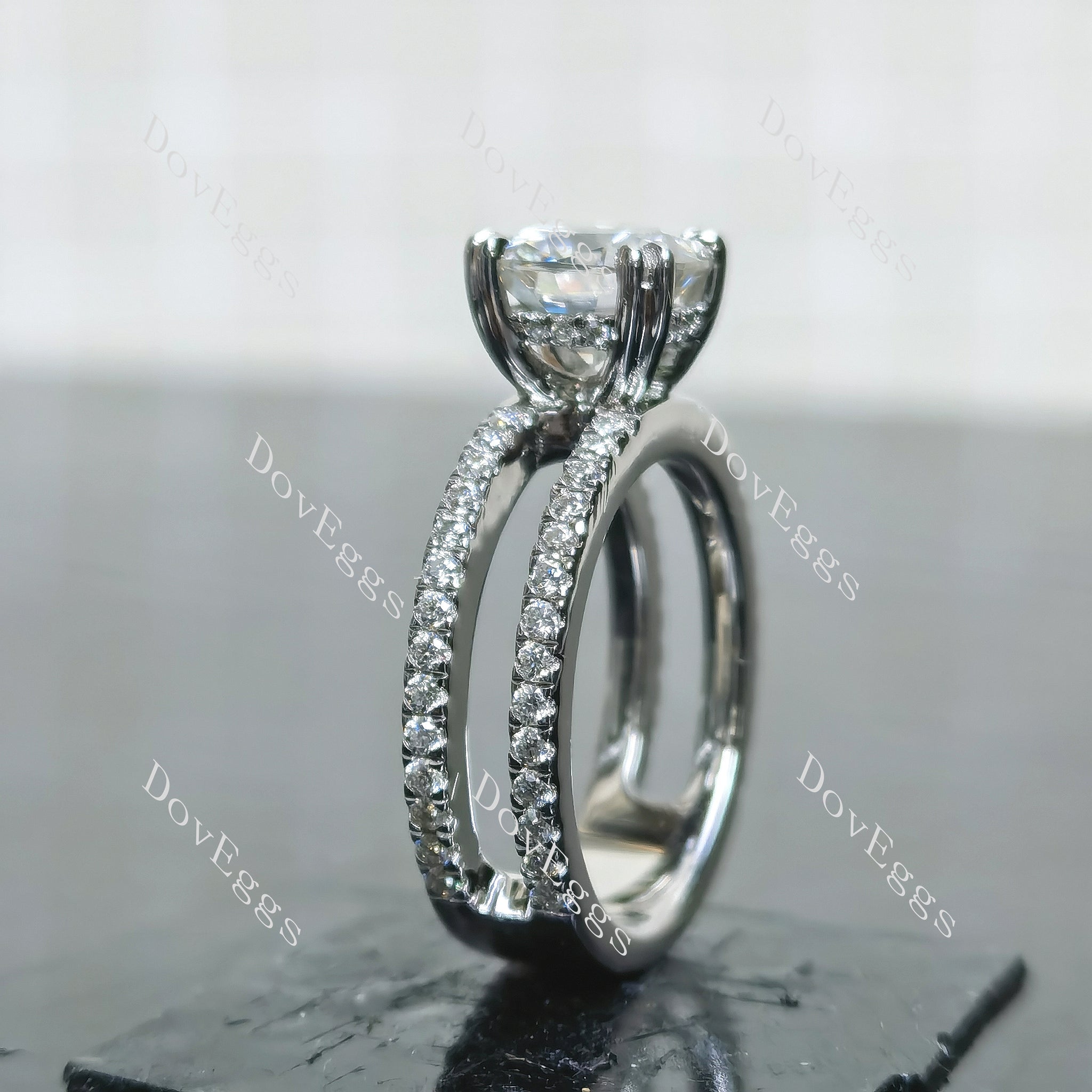 (size 6) Doveggs sterling silver 2ct cushion moissanite engagement ring