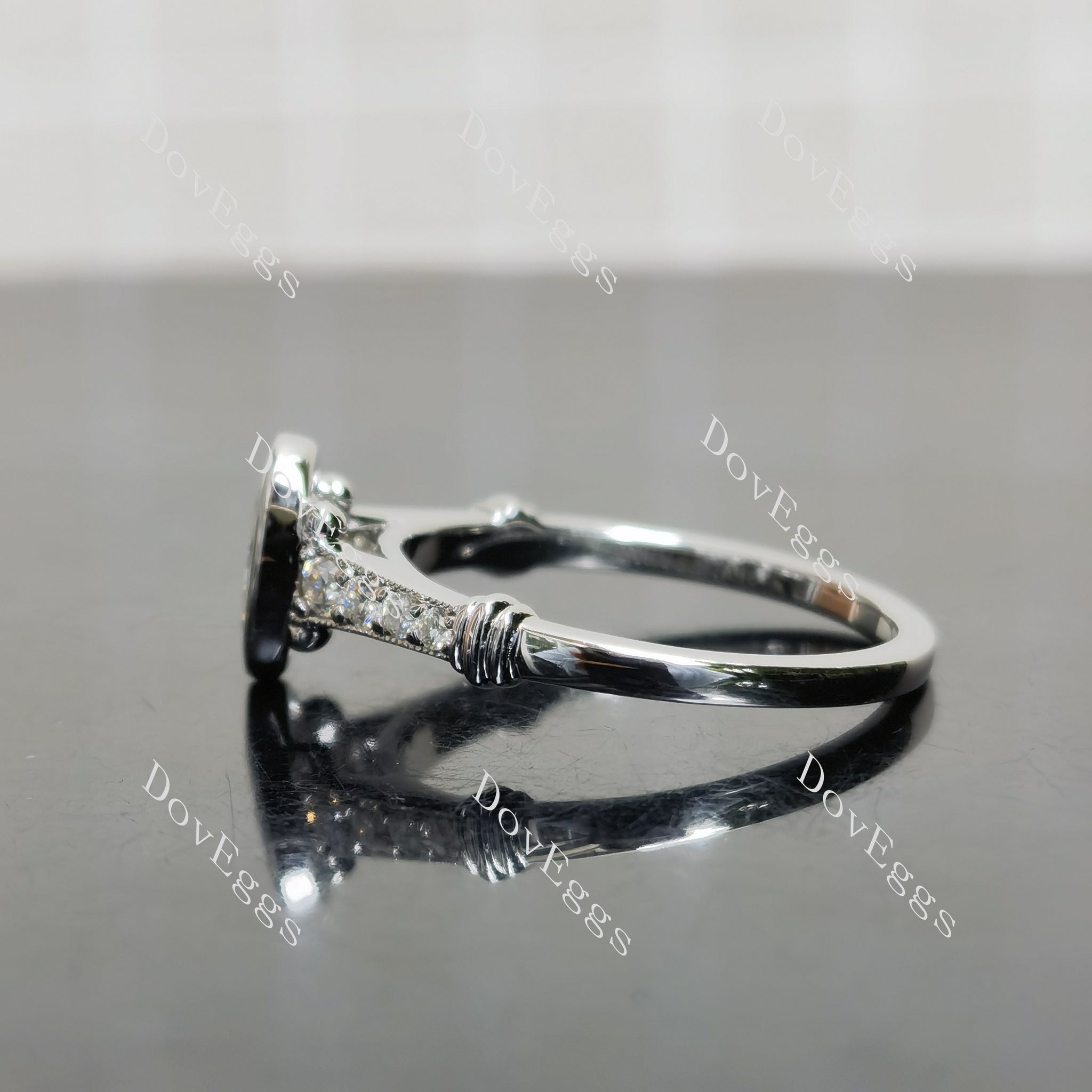 (size 8.5) Doveggs sterling silver 1ct oval moissanite engagement ring
