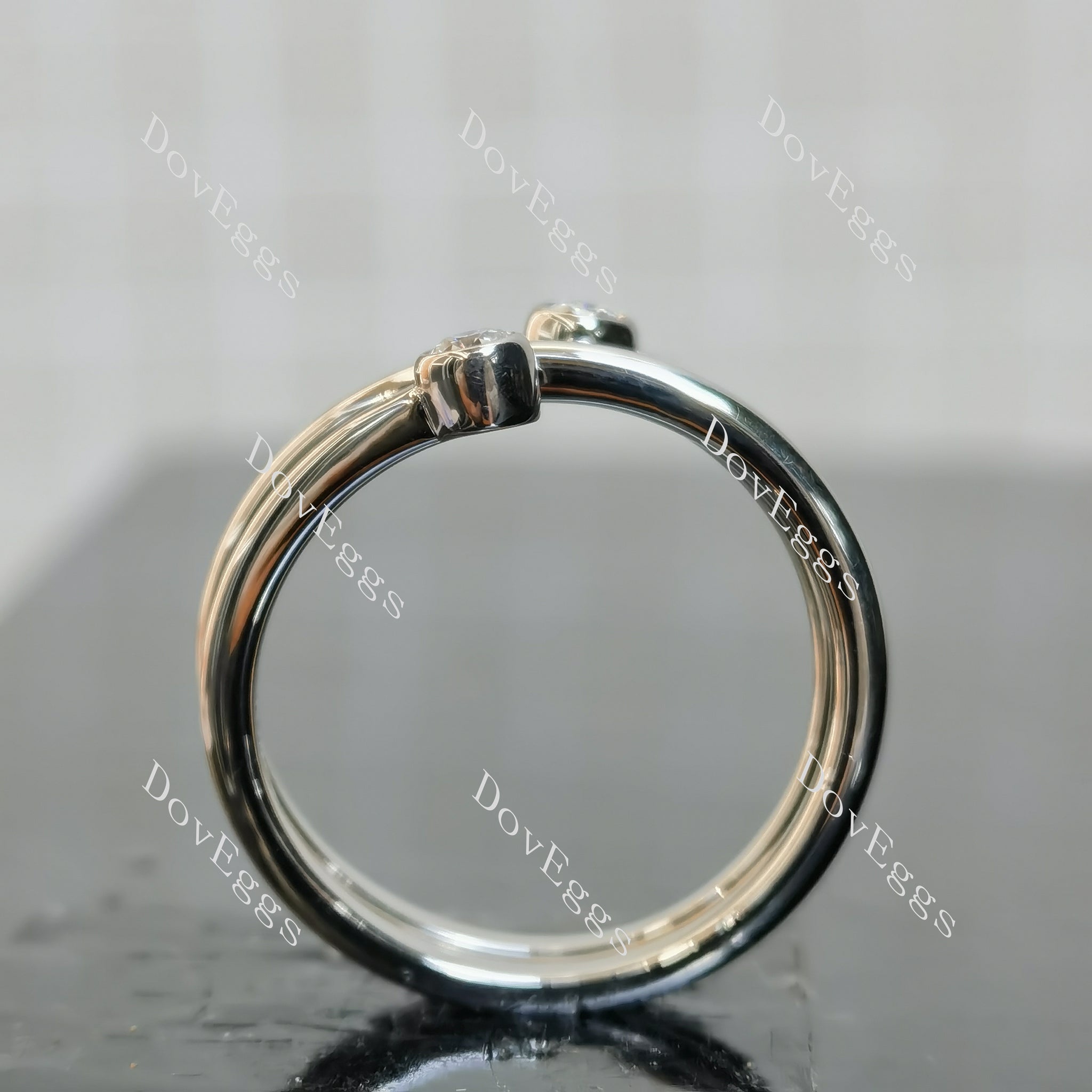 (size 10) Doveggs sterling silver round moissanite wedding band
