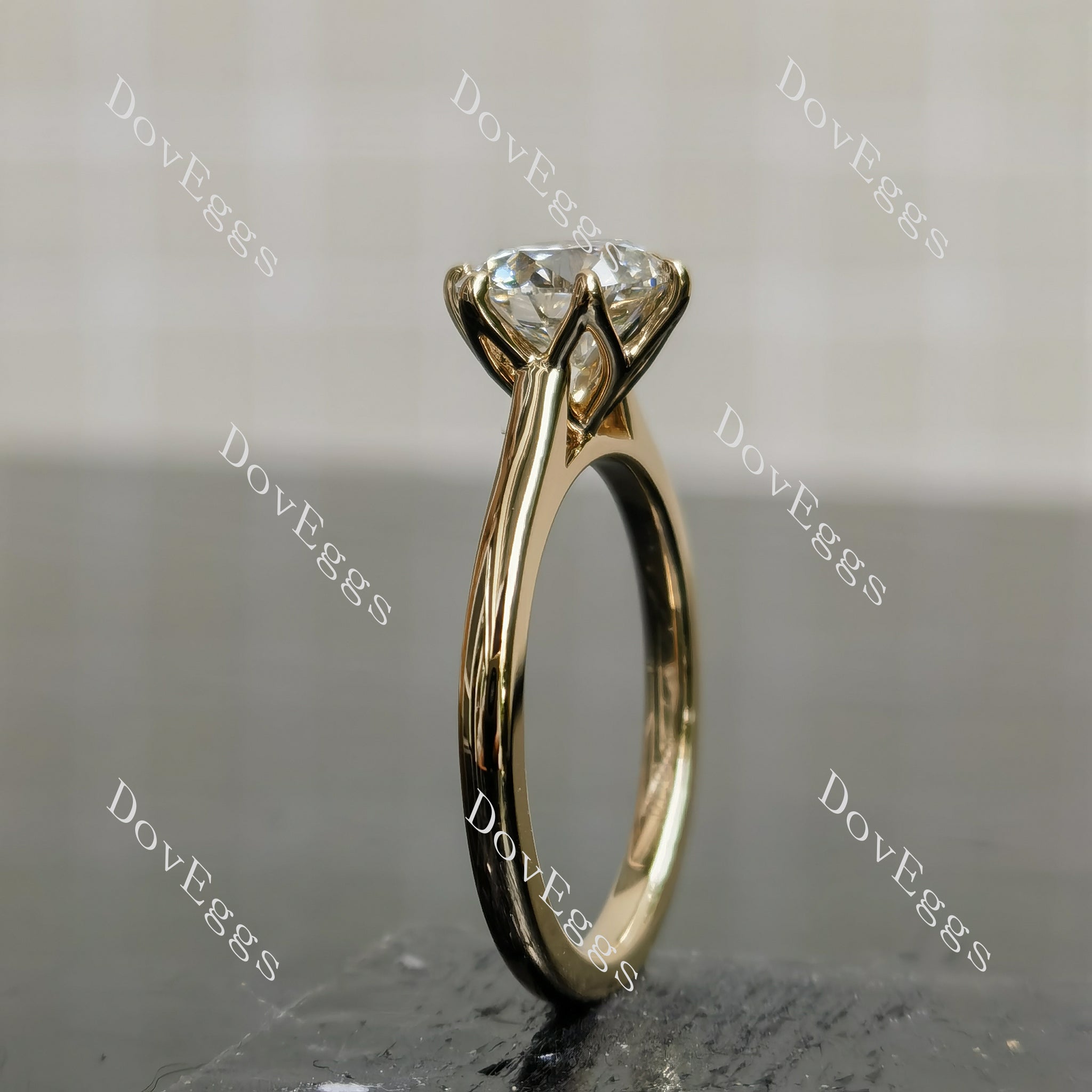 Doveggs round solitaire moissanite engagement ring