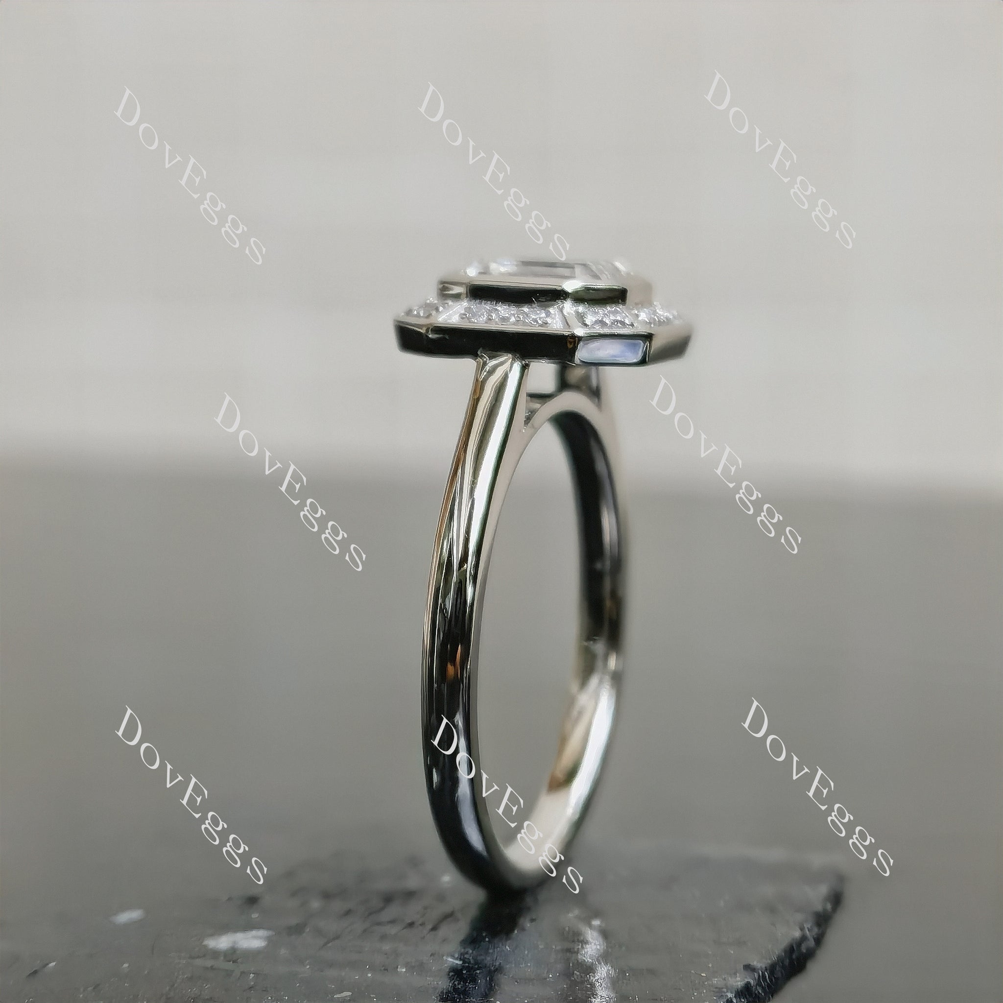 Doveggs Asscher Halo Bezel Lab Grown Diamond Engagement Ring