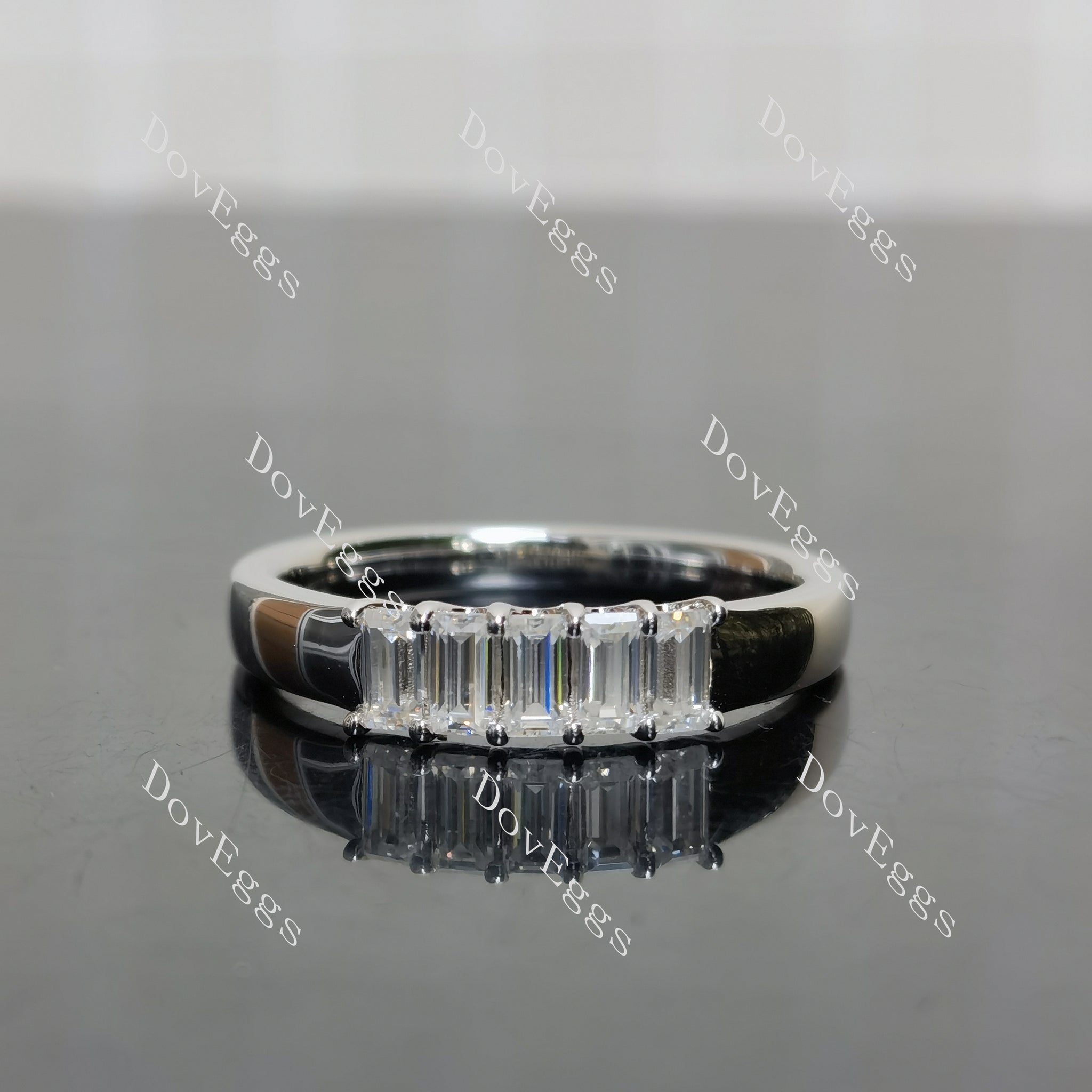 (size 8) Doveggs sterling silver 0.6cttw emerald wedding band