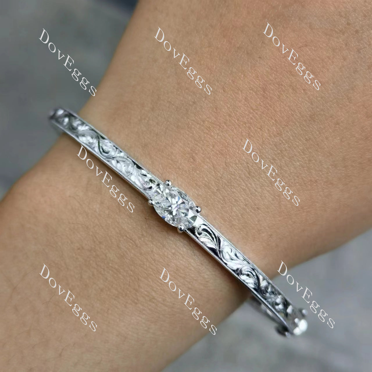 Doveggs 2ct oval carved moissanite bangle