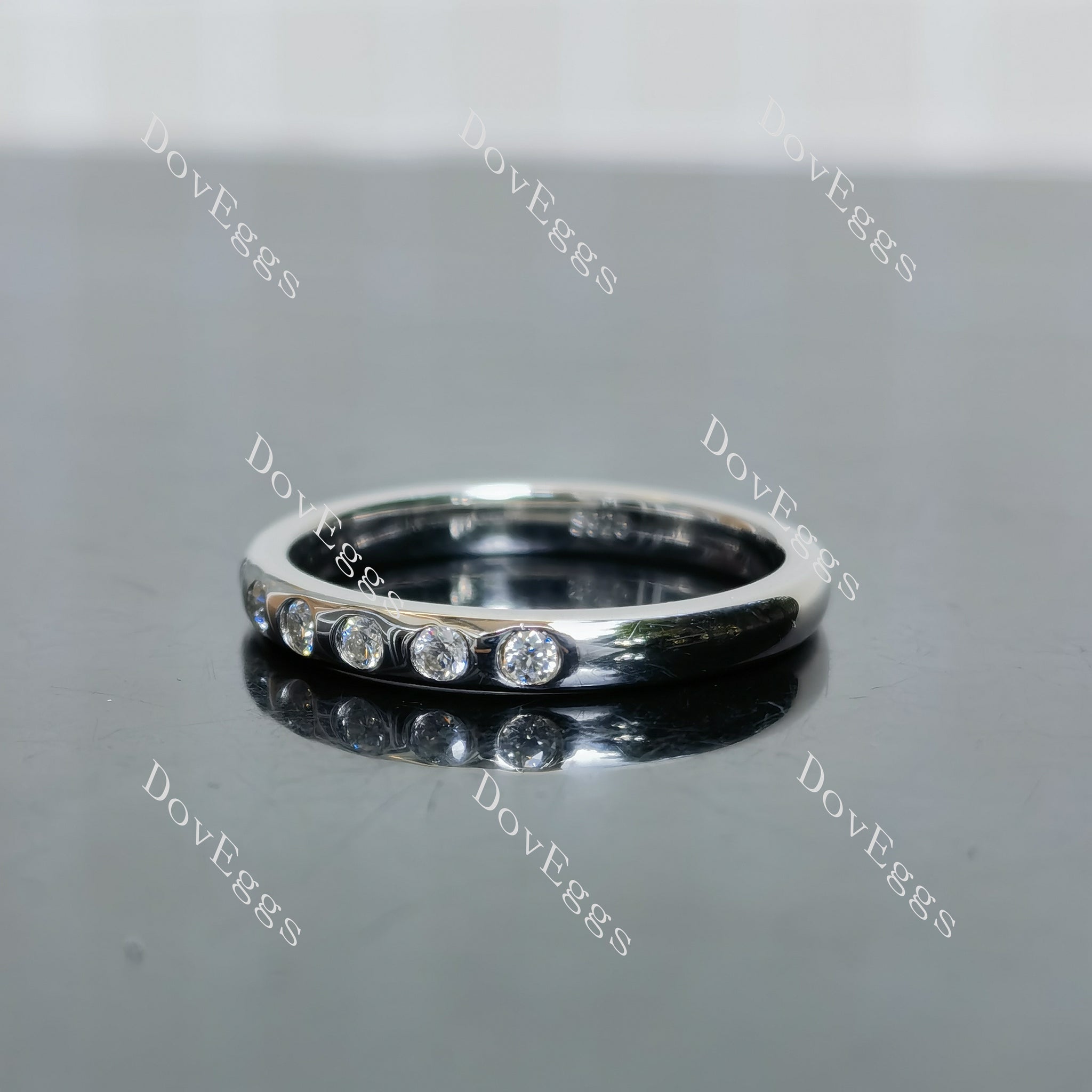 (size 7.25) Doveggs sterling silver round moissanite wedding band