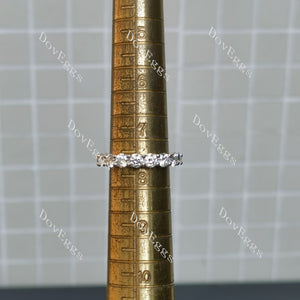 (size 7.5) Doveggs sterling silver round moissanite wedding band