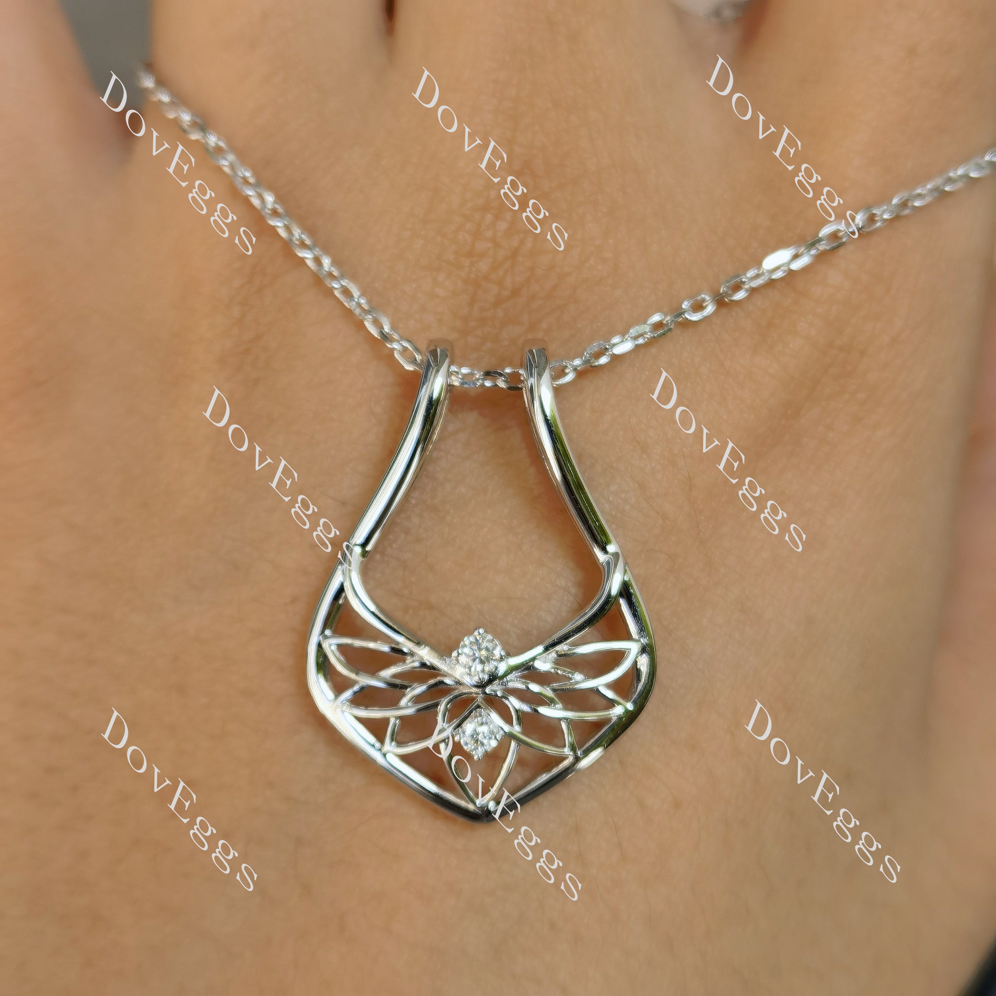 Doveggs lotus crystal round moissanite/lab grown diamond pendant necklace (pendant only)
