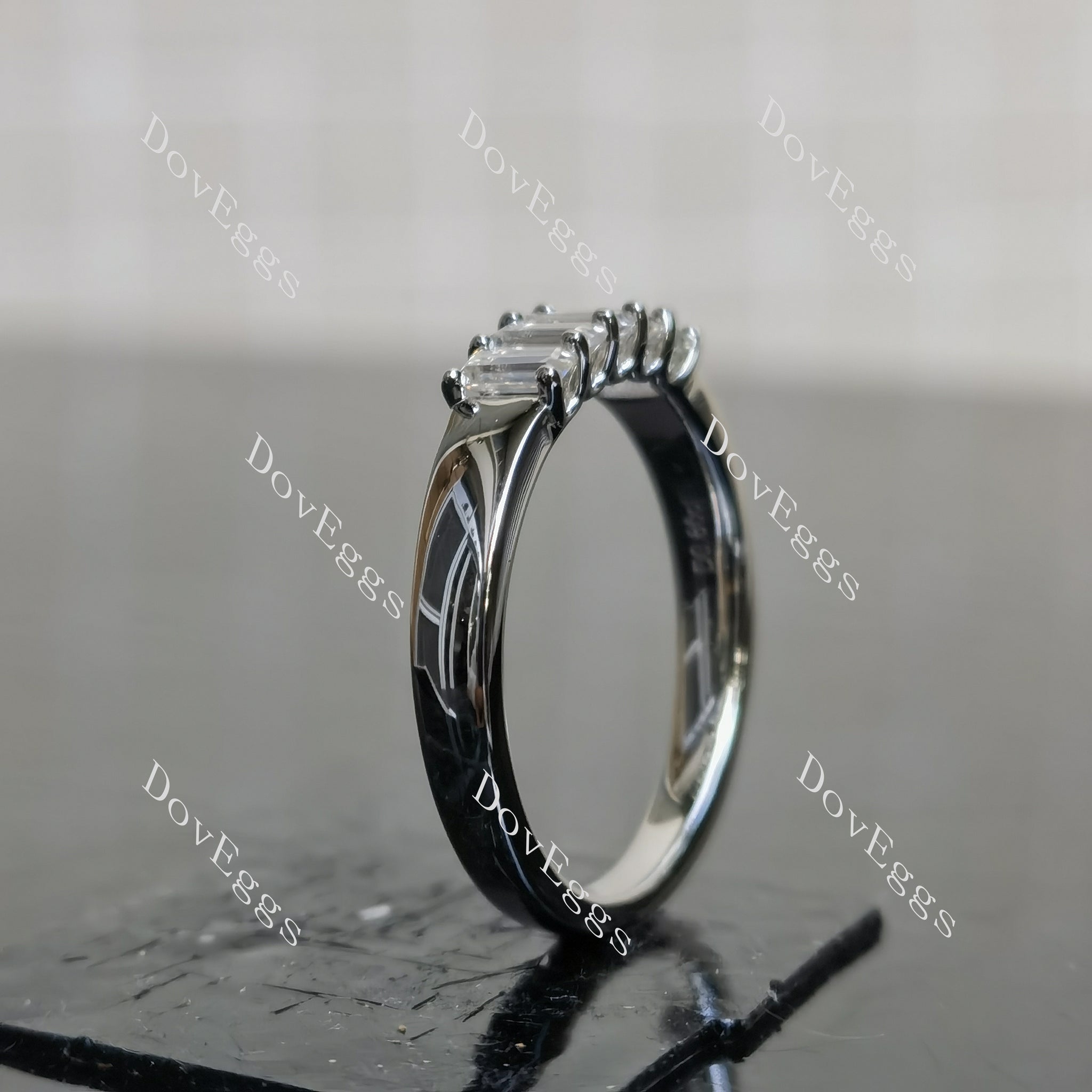 (size 8) Doveggs sterling silver 0.6cttw emerald wedding band