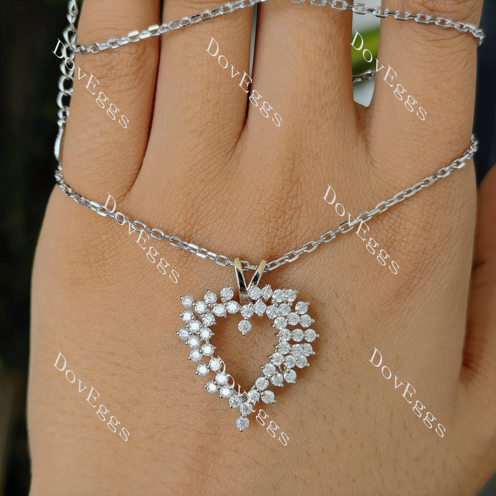 Doveggs round heart shanpe moissanite pandant necklace (pandant only)