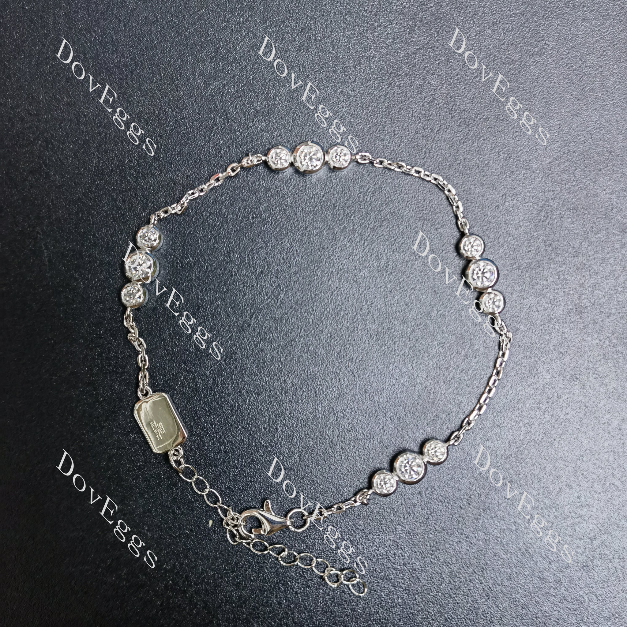 Doveggs round bezel moissanite/lab grown diamond bracelet