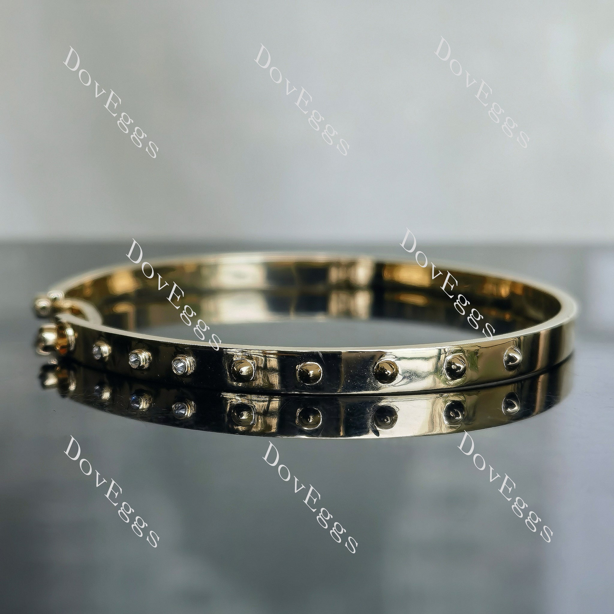 Doveggs round moissanite bangle/bracelet