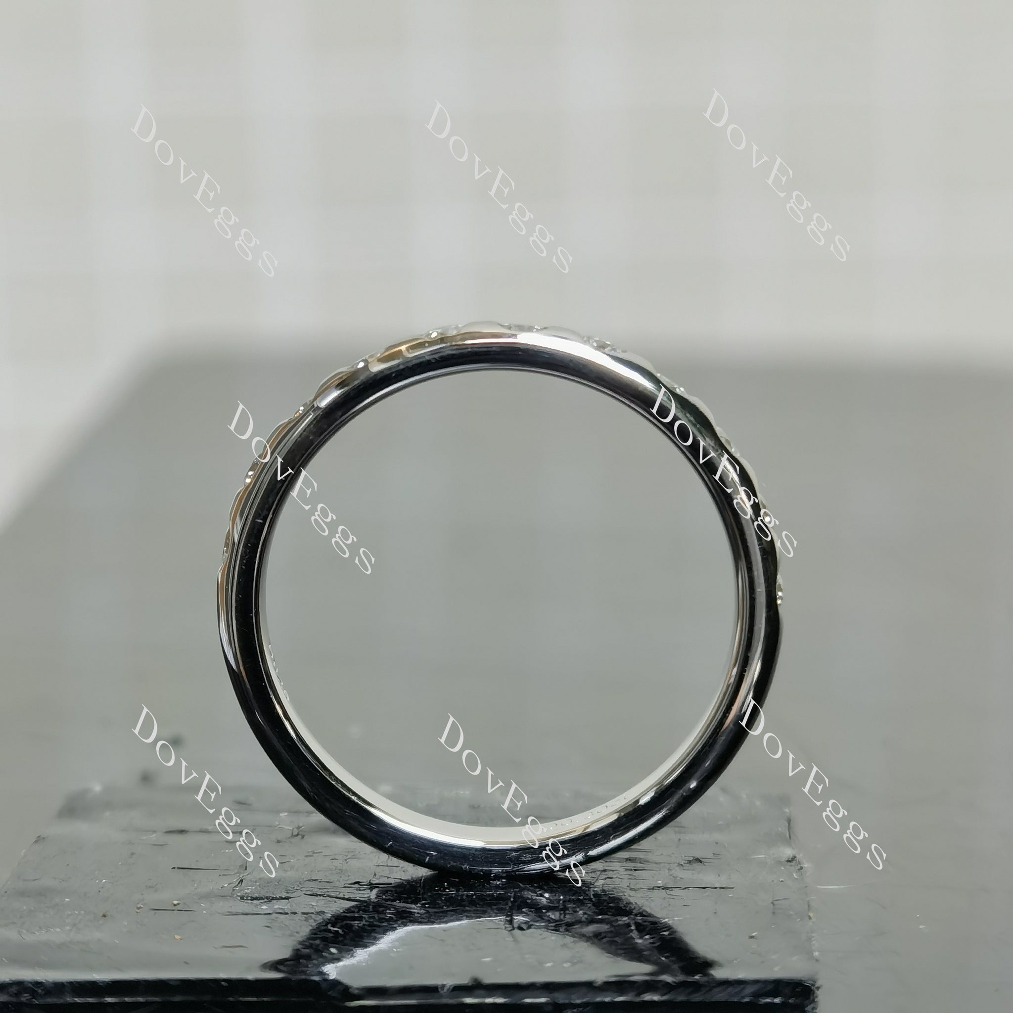 (size 7.25) Doveggs sterling silver round moissanite wedding band