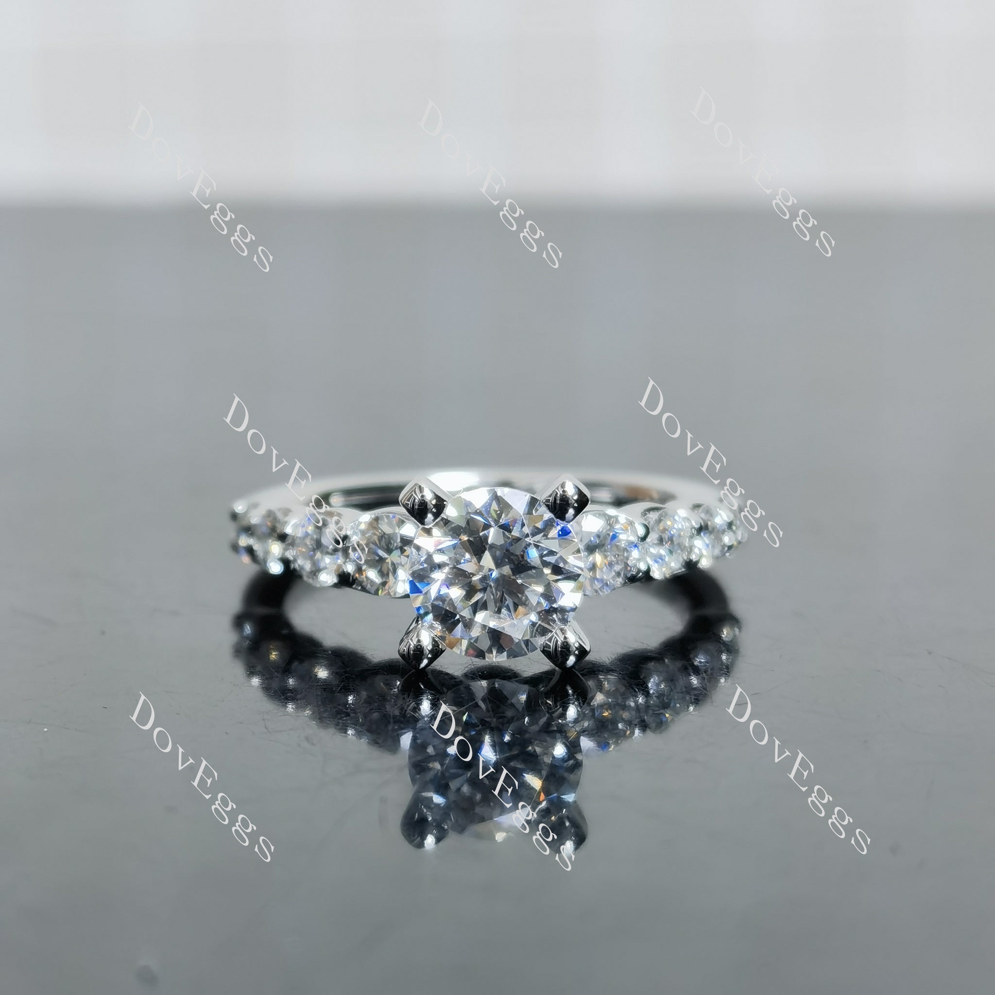 (size 6) Doveggs sterling silver 1ct round moissanite engagement ring