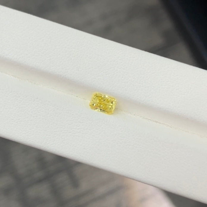 DovEggs 0.52ct radiant fancy intense yellow VVS2-LAB GROWN DIAMOND-EVD6206017370