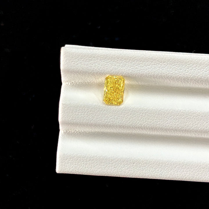 DovEggs 0.71ct radiant fancy vivid yellow VS1-LAB GROWN DIAMOND-EVD6206017345