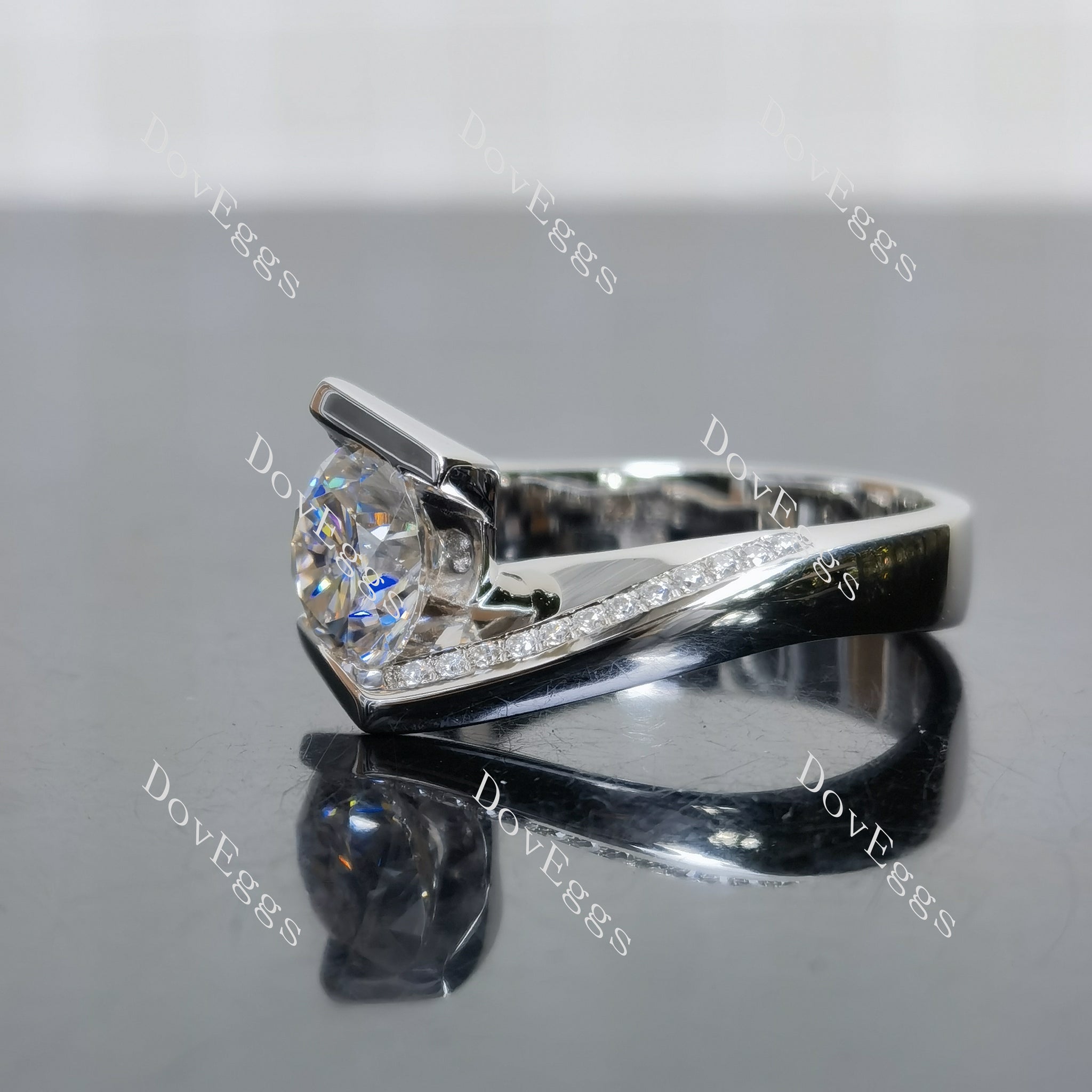 (size 6.25-6.5) Doveggs sterling silver 1.5ct round moissanite engagement ring