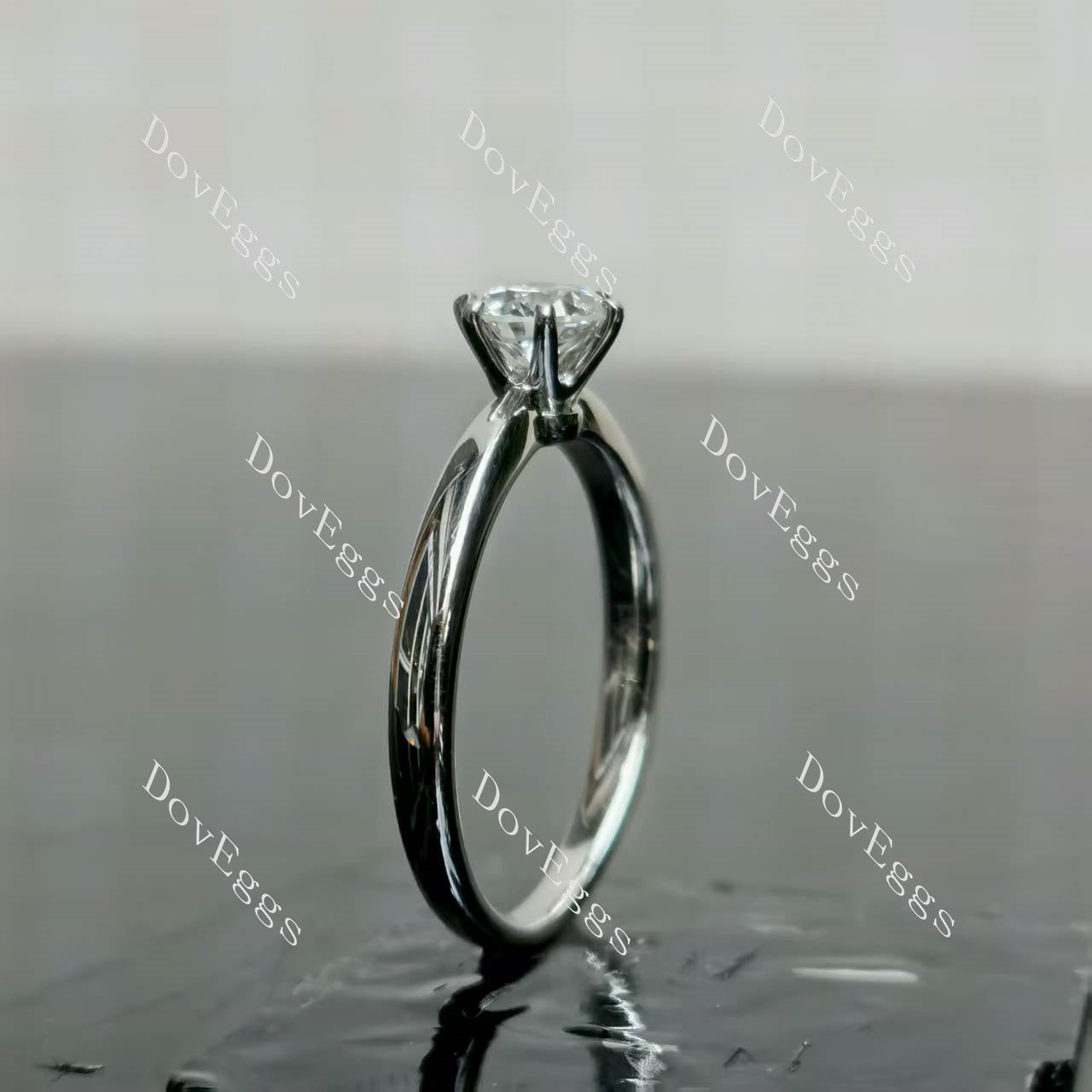 (size 6) Doveggs 18K white gold 0.5ct round lab grown diamond engagement ring