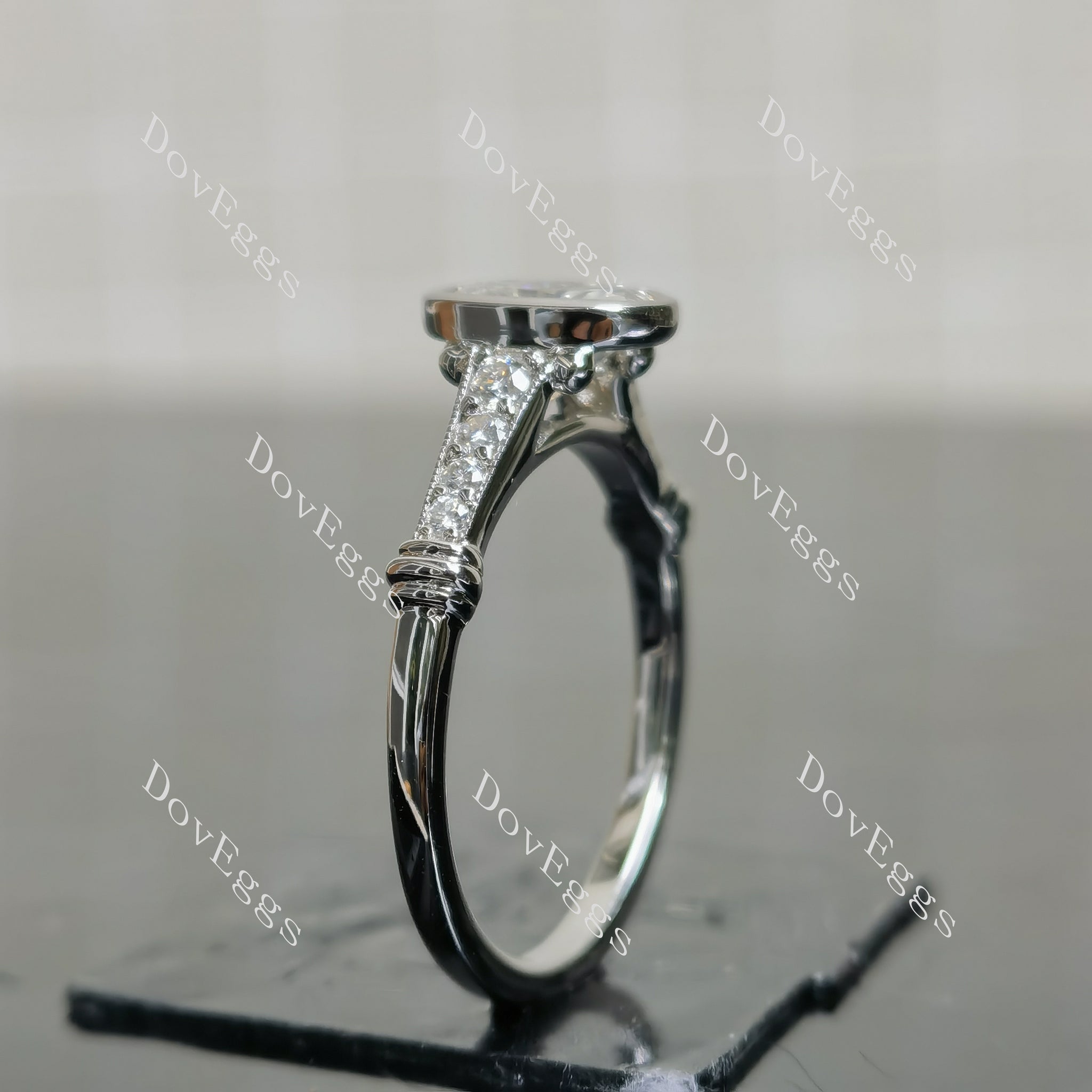 (size 8.5) Doveggs sterling silver 1ct oval moissanite engagement ring