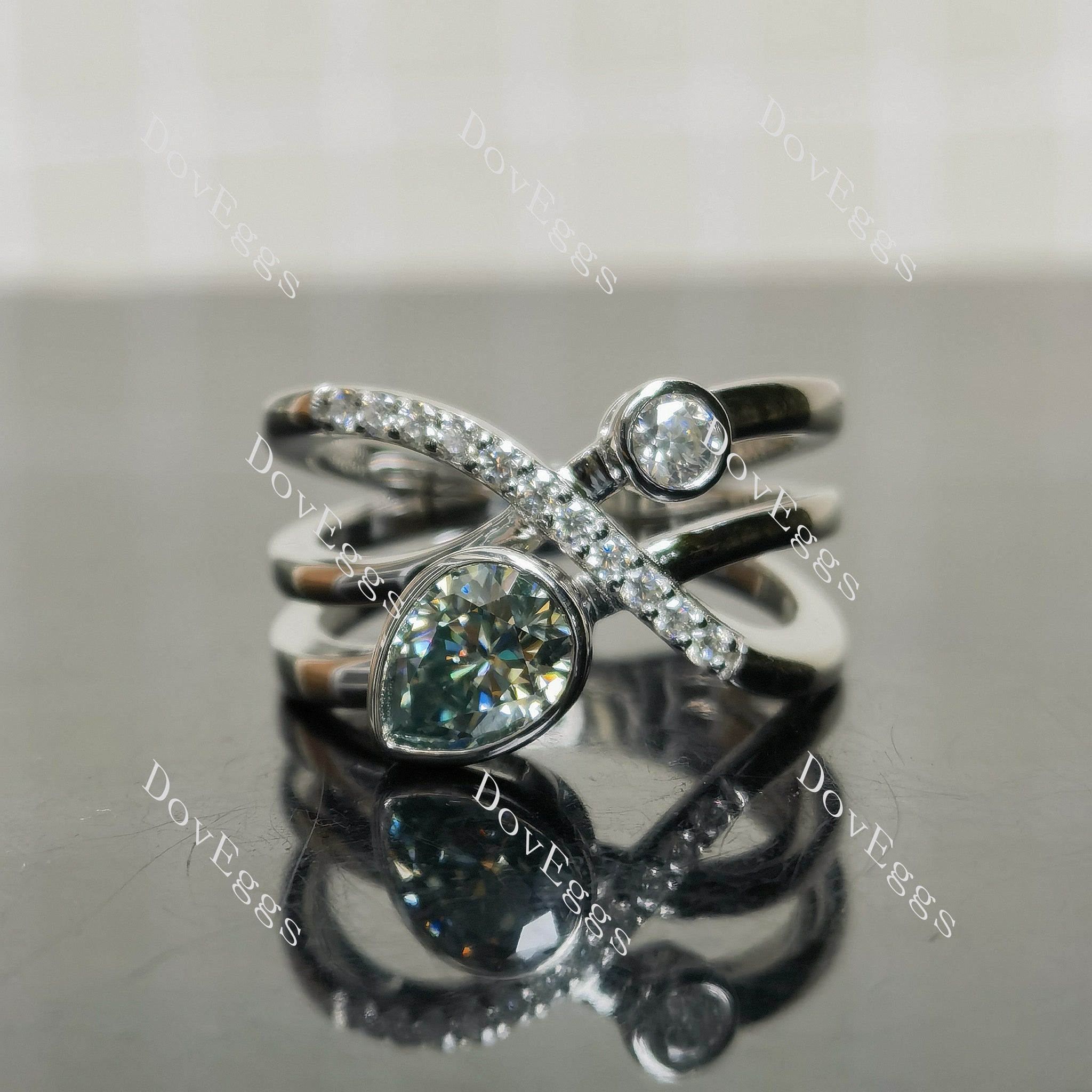 (size 8.5-8.75) Doveggs sterling silver 1.5ct pear colored moissanite engagement ring