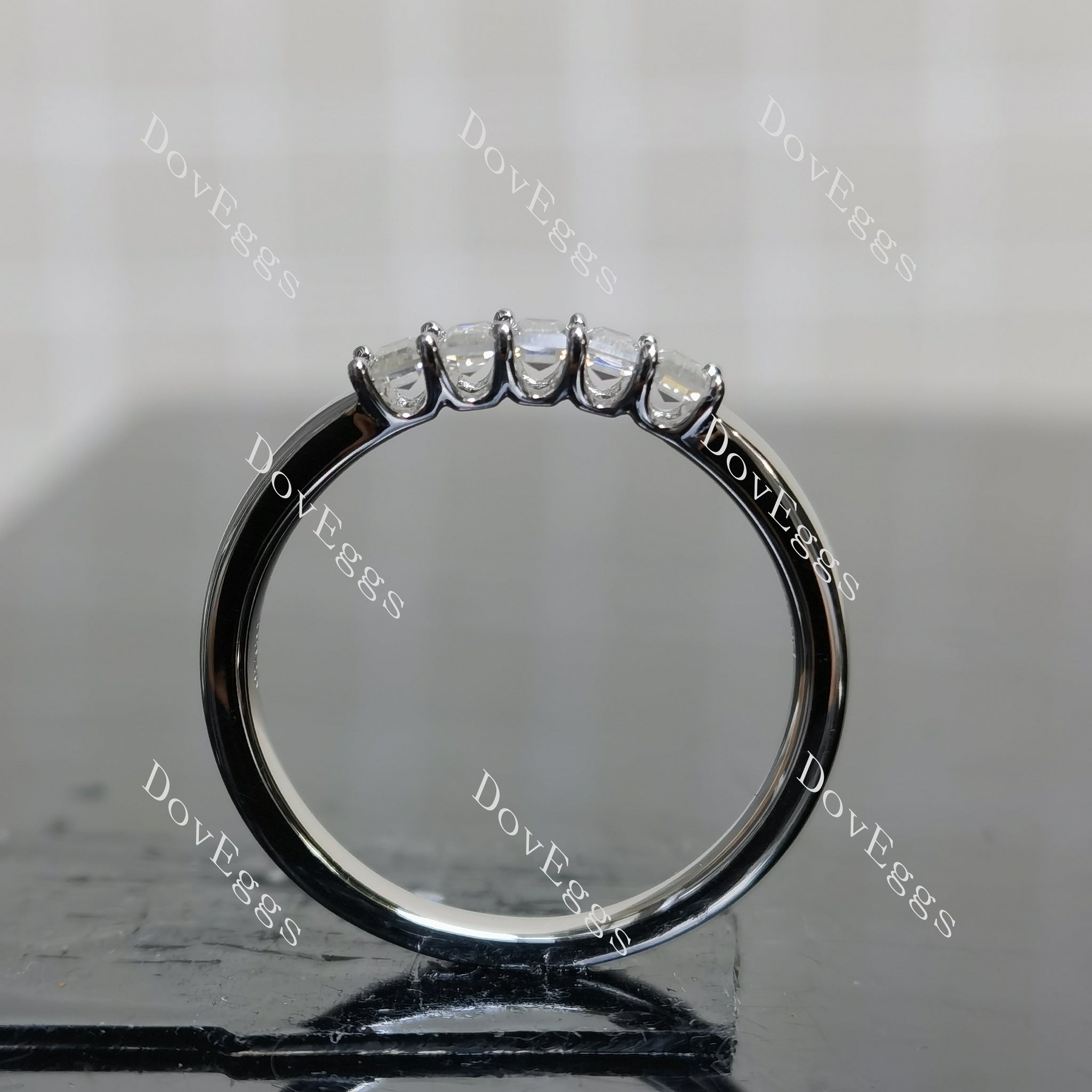 (size 8) Doveggs sterling silver 0.6cttw emerald wedding band
