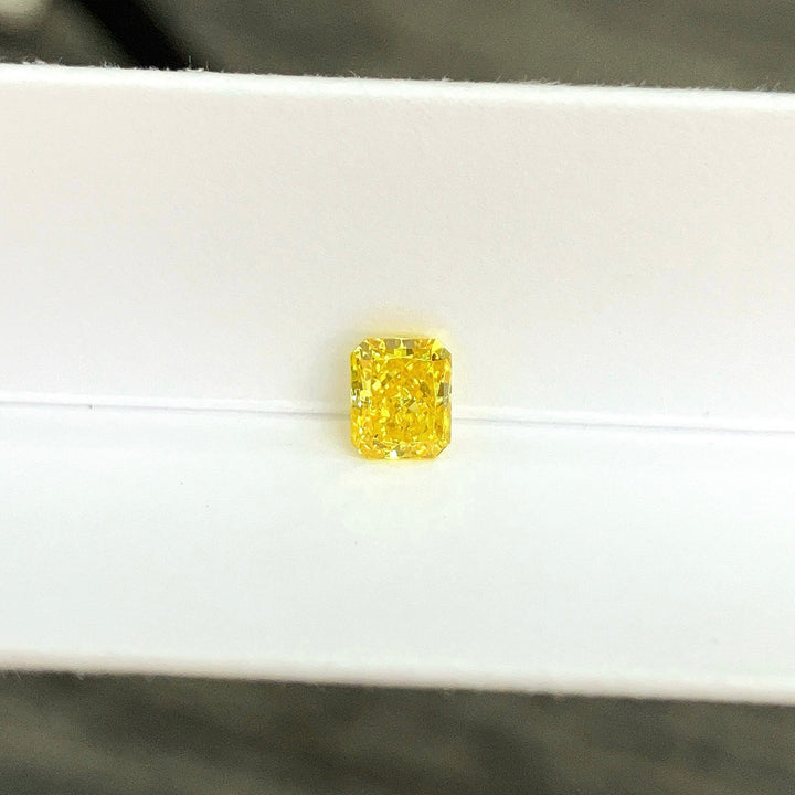 DovEggs 0.72ct radiant fancy vivid yellow VS1-LAB GROWN DIAMOND-EVD6206017347
