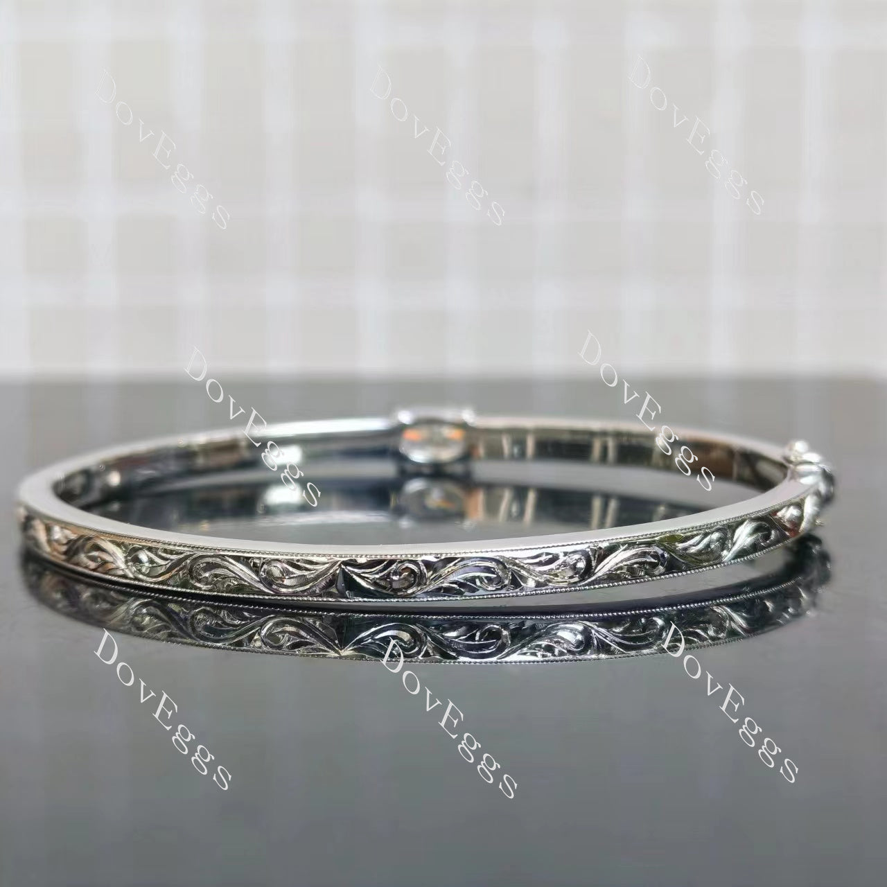 Doveggs 2ct oval carved moissanite bangle