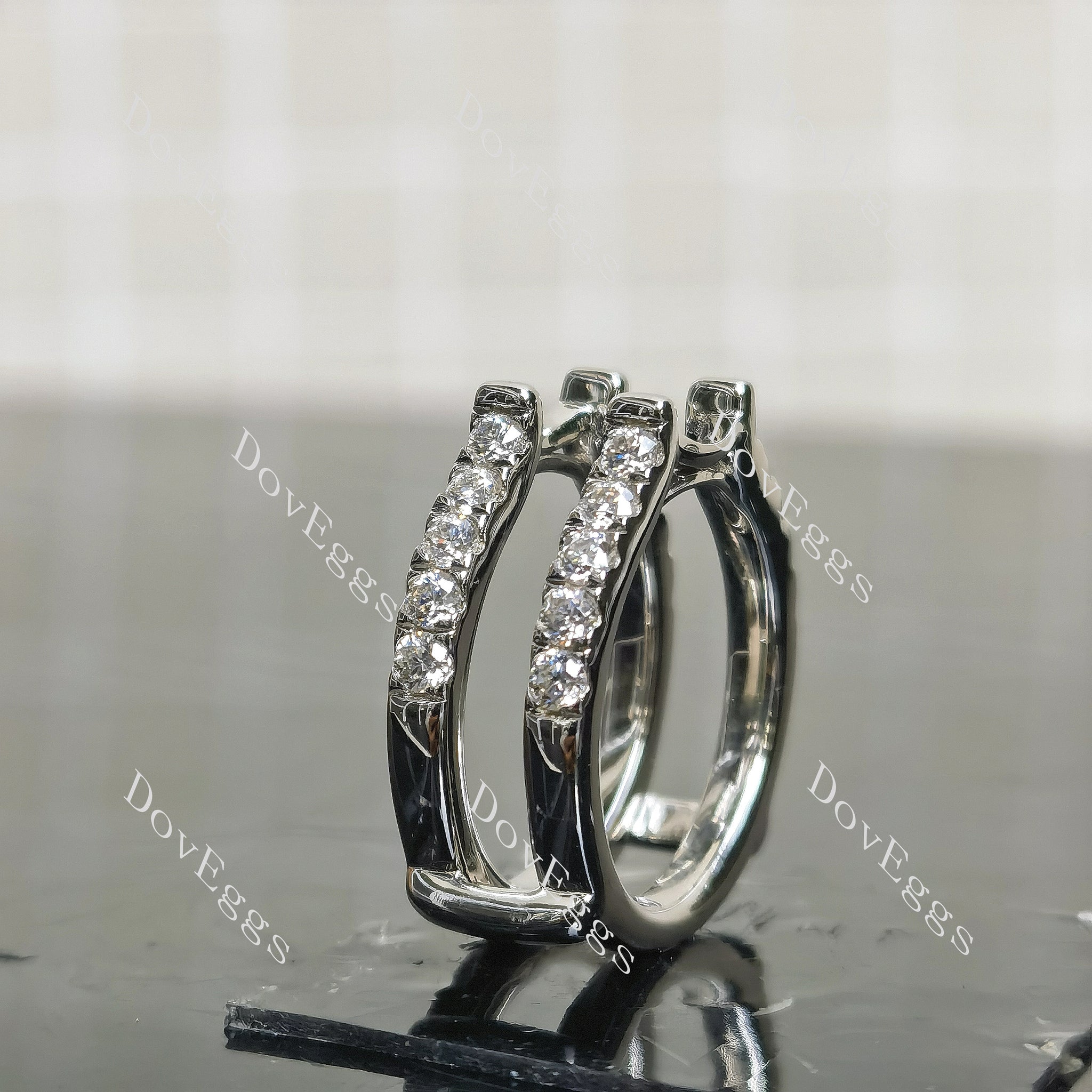 (size 5.25) Doveggs sterling silver round moissanite wedding band