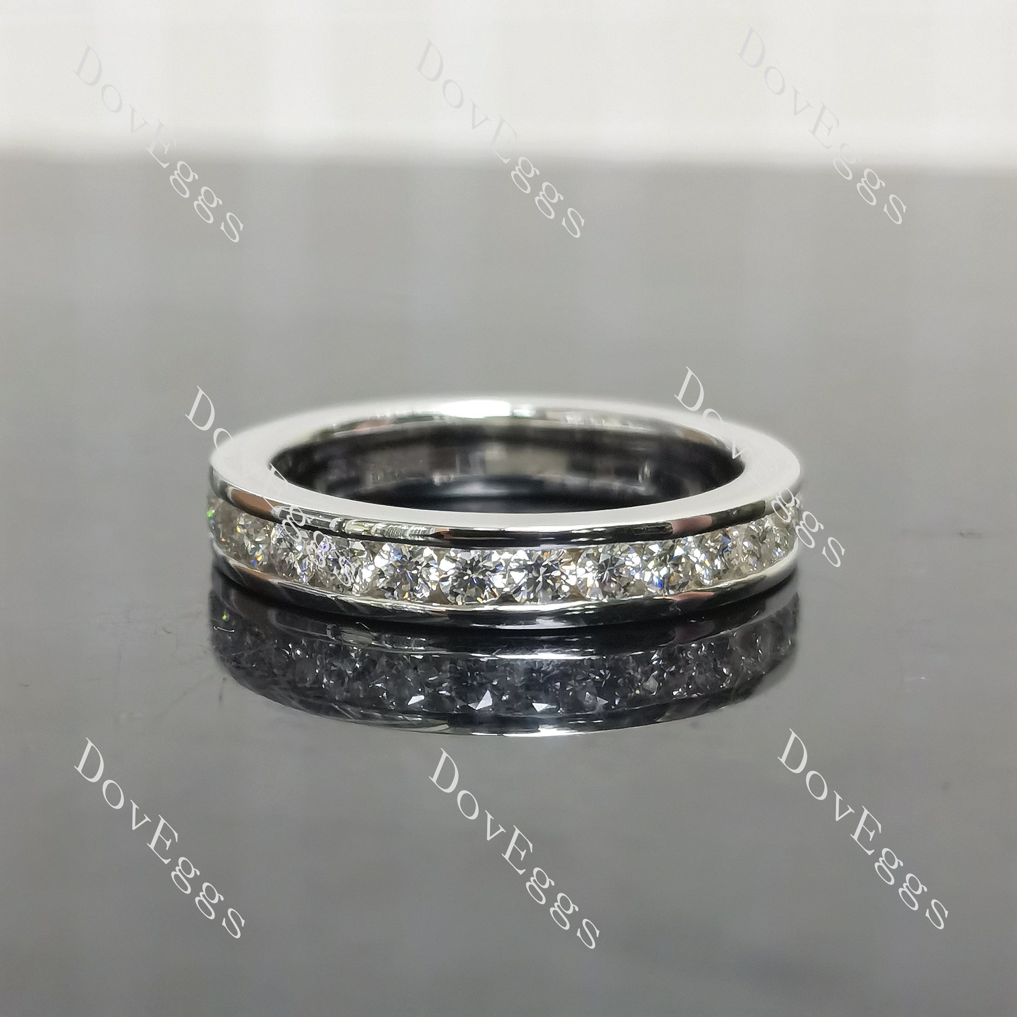 (size 8.5)Doveggs sterling silver Round moissanite wedding band