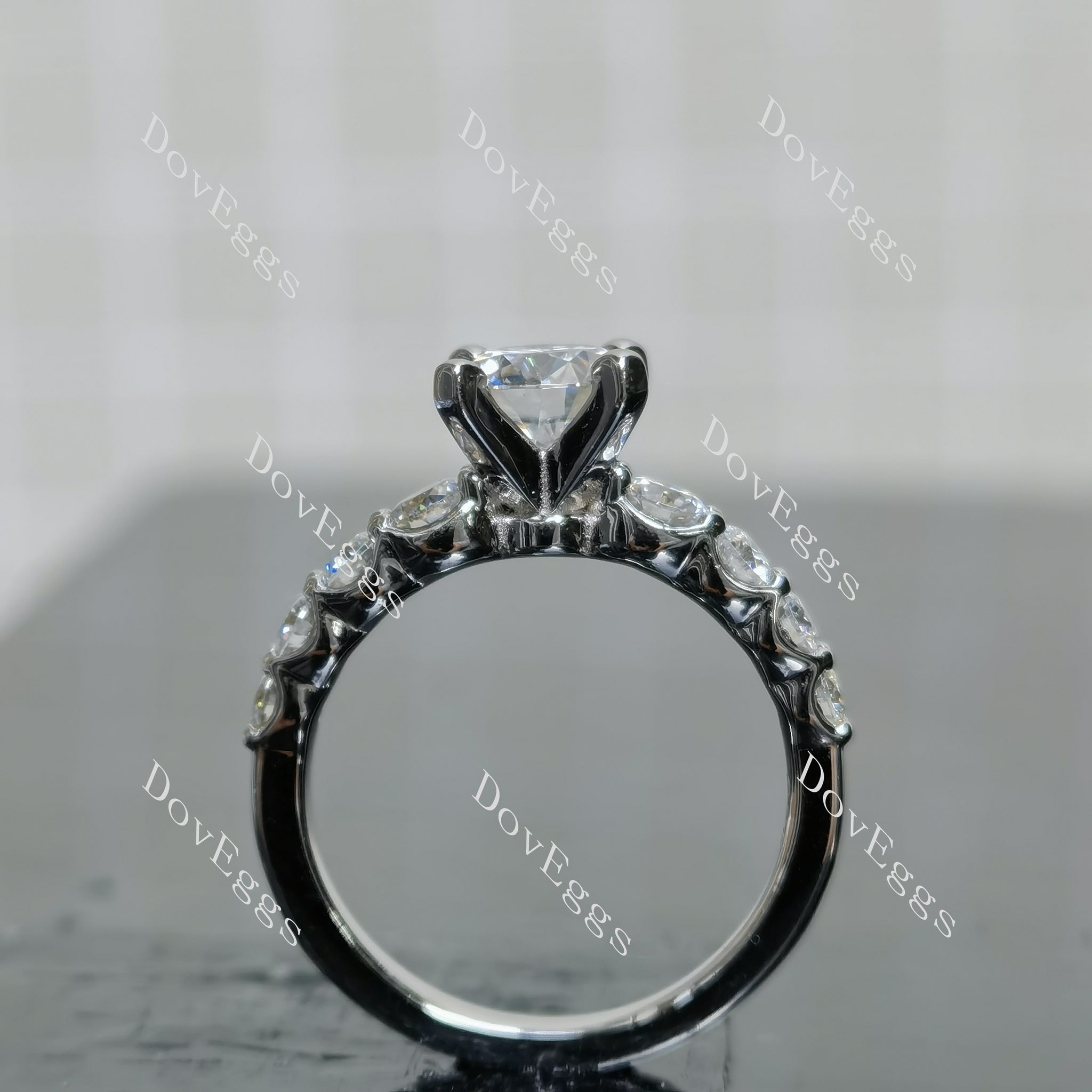 (size 6) Doveggs sterling silver 1ct round moissanite engagement ring