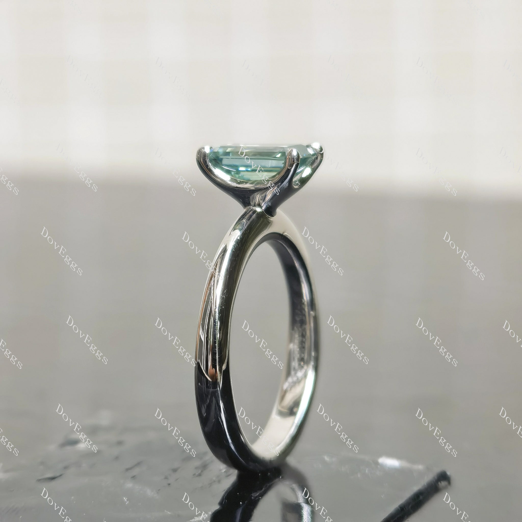 (size 4) Doveggs sterling silver 1ct emerald moissanite engagement ring