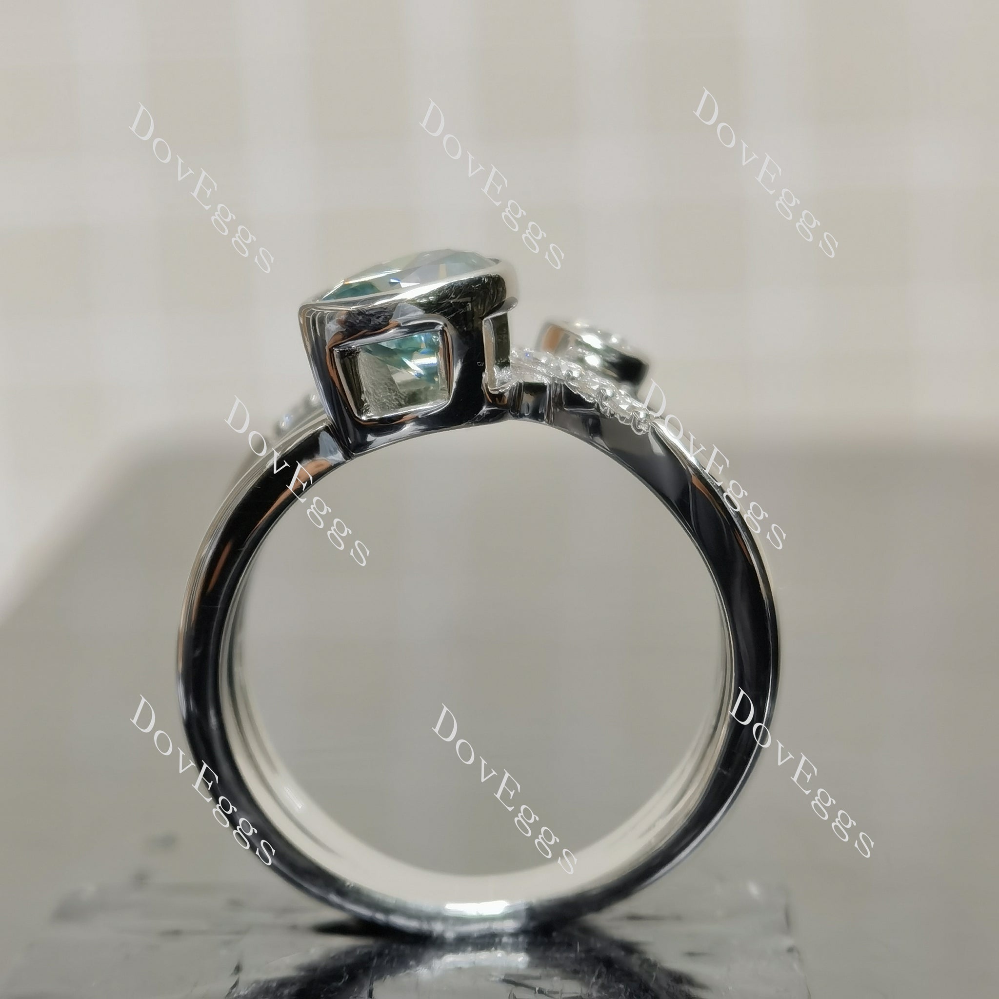 (size 8.5-8.75) Doveggs sterling silver 1.5ct pear colored moissanite engagement ring