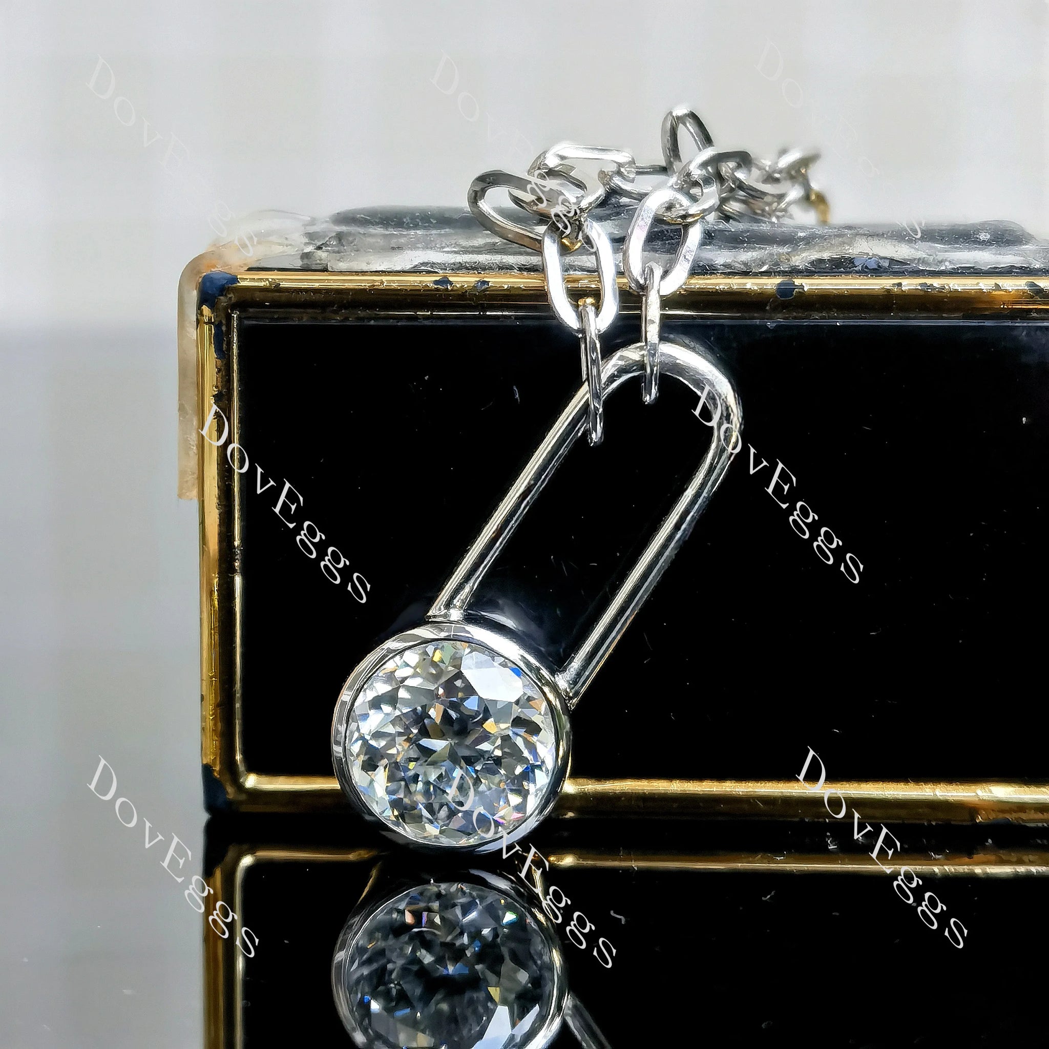 Round bezel solitaire moissnaite lock pendant necklace with chain| Doveggs