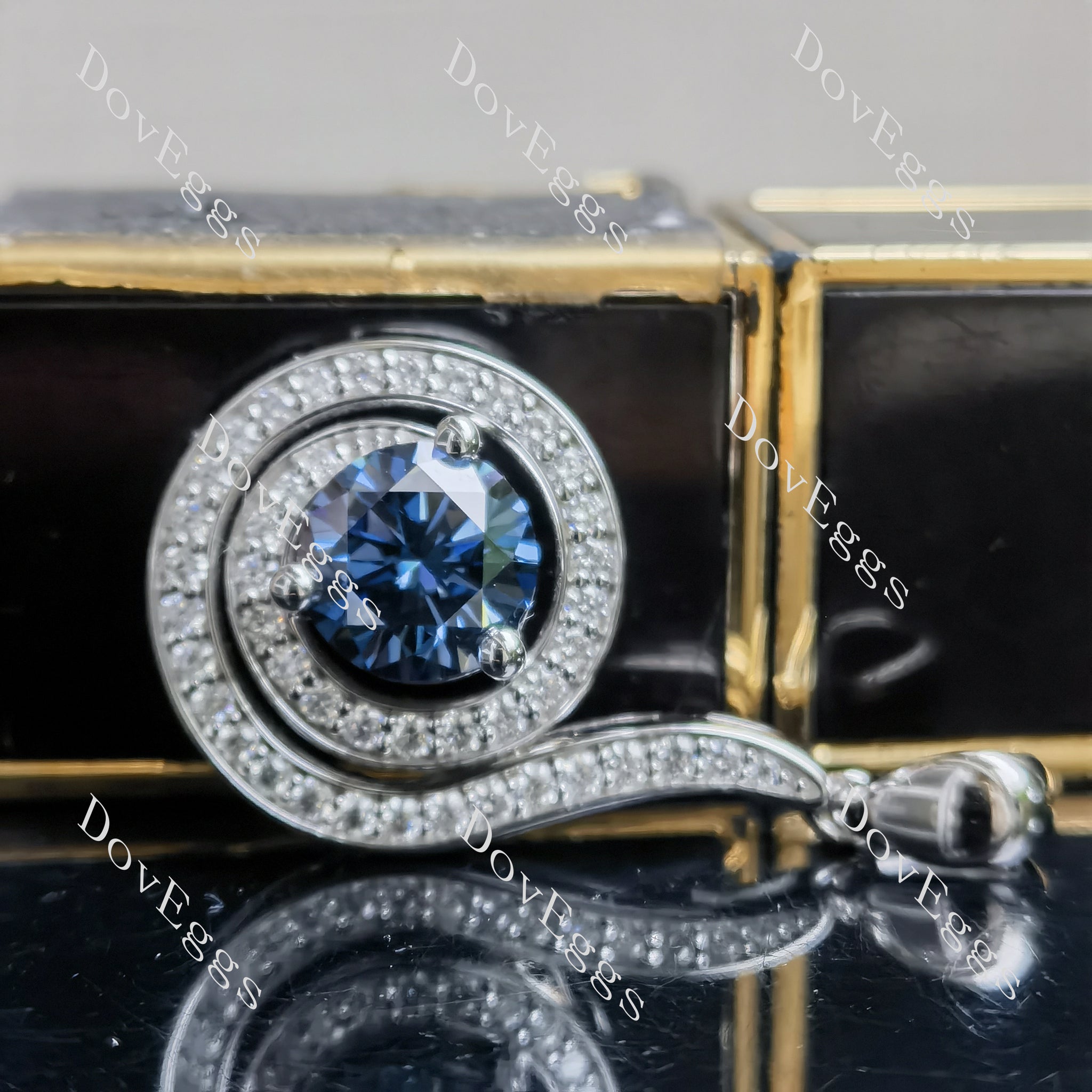 Round loopback halo twilight blue moissnaite pendant necklace with sterling silver chain| Doveggs