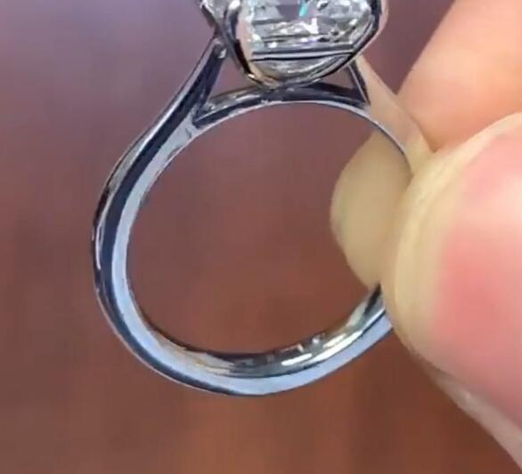 Semi mount for 3.99ct( 8.57x8.56x5.96mm) square emerald stone from client